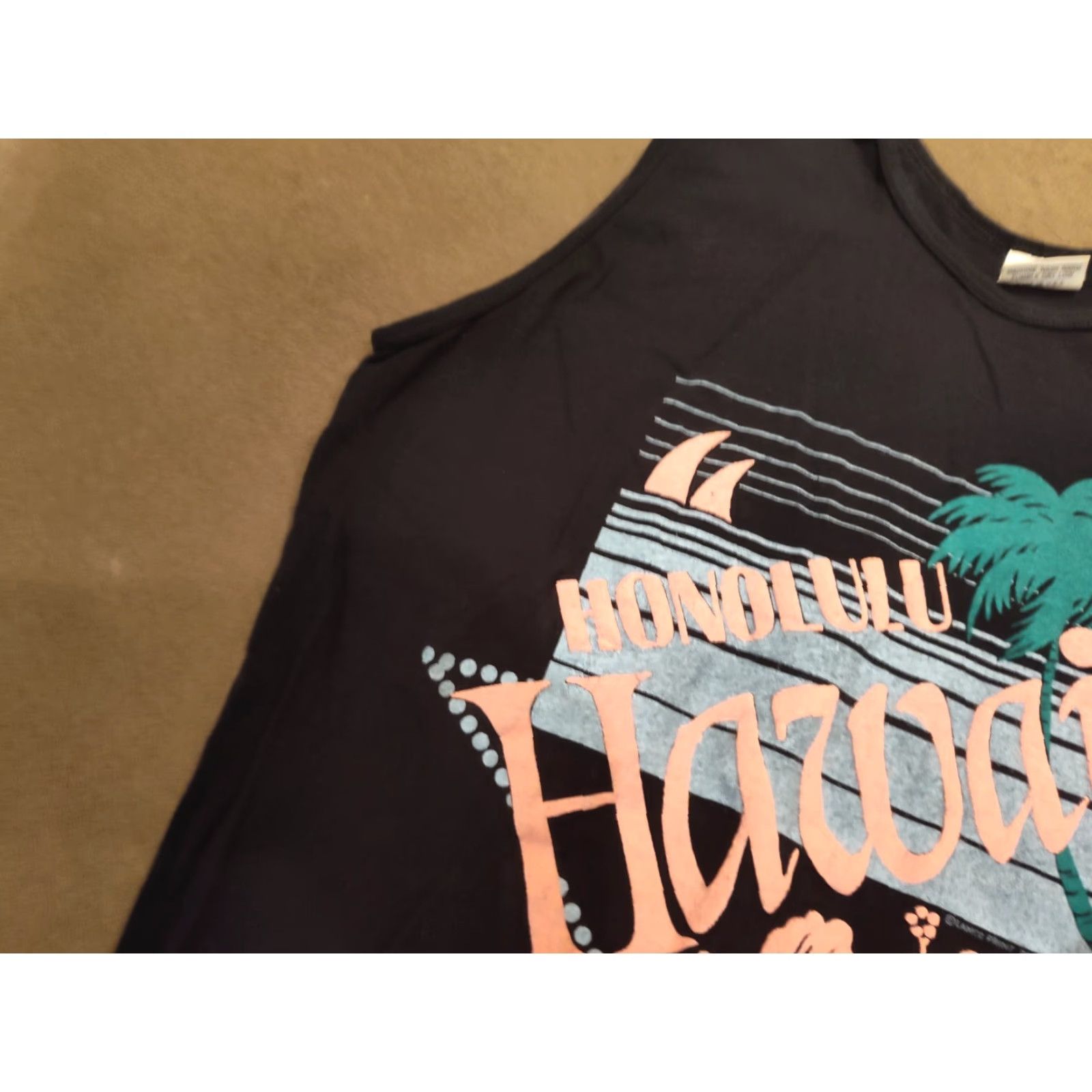 Vintage VINTAGE Honolulu Hawaii Tank Top Puff Print Single Stitch 90s Y2K Made in USA Black XL Men Tank Top Puff Ink Hawaii 90s Mens XL Black Clothing Size US XL / EU 56 / 4 - 5 Thumbnail