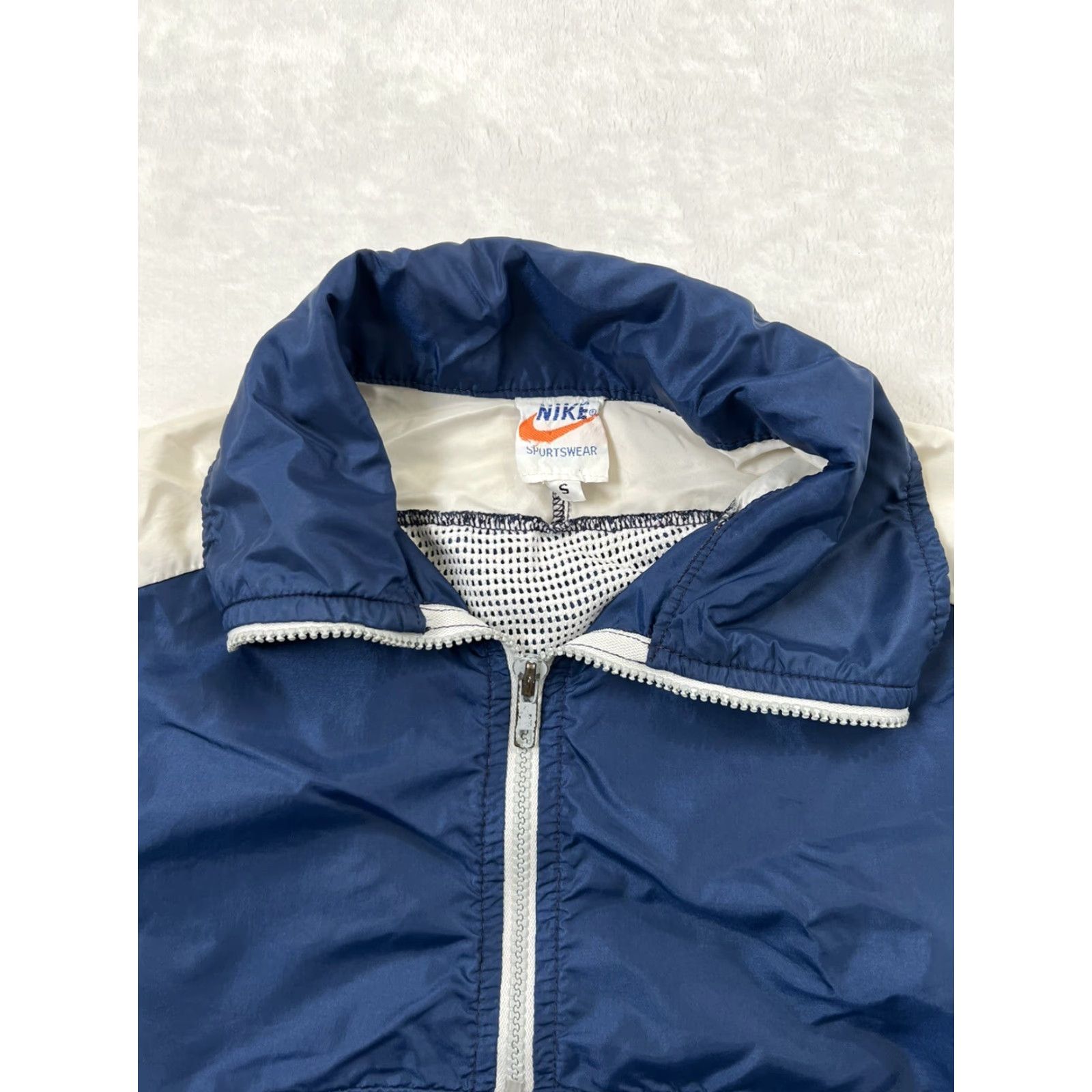 Nike VINTAGE Nike Windbreaker Jacket Nike Air Blue White 80s Windbreaker Mens S Blue Striped Zip Jacket Size US S / EU 44-46 / 1 - 2 Thumbnail