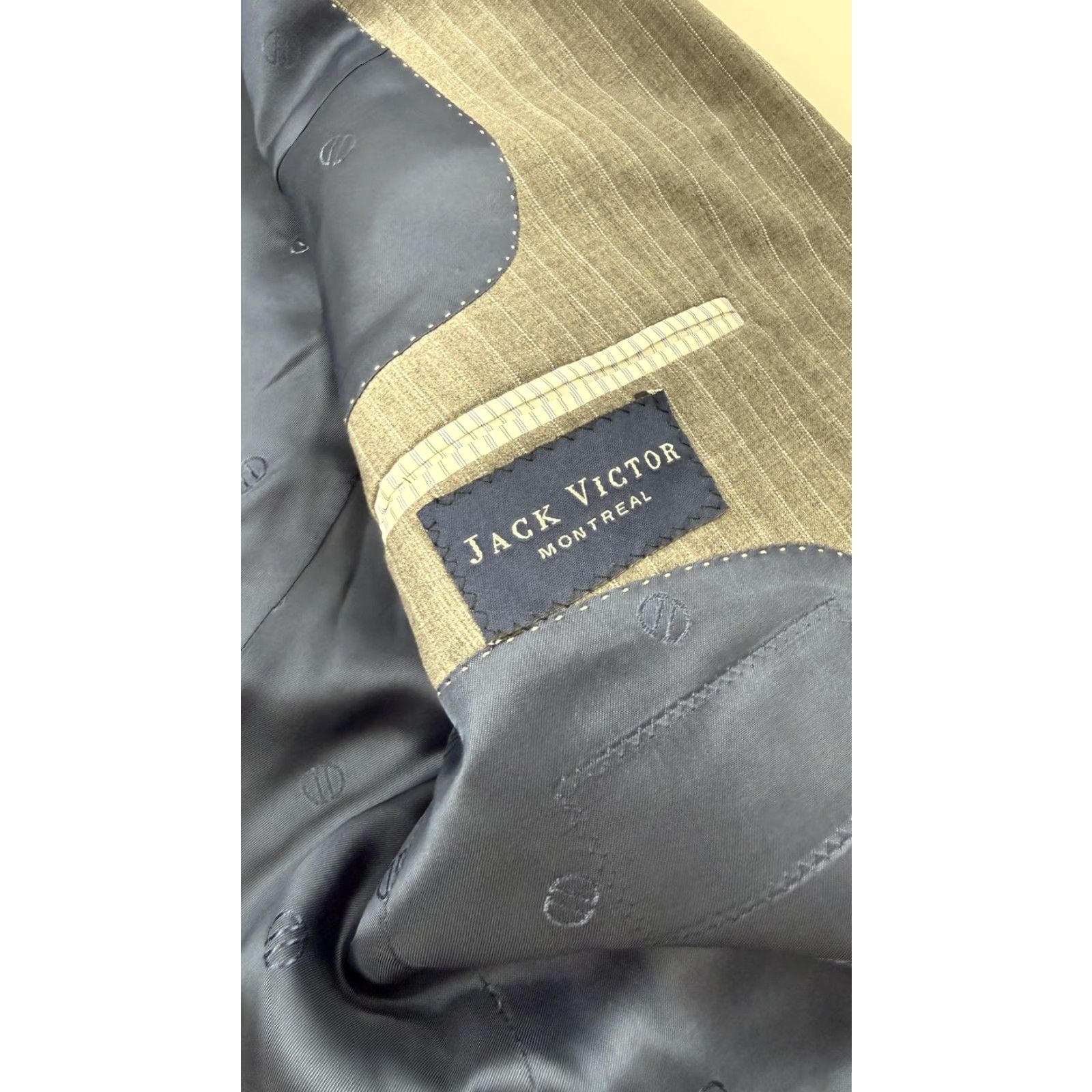 Jack Victor VINTAGE Jack Victor Blazer Mens 42R Gray Pinstripe Wool Two-Button Notch Lapel Ryan CT Jacket Suit Jacket Size 42R - 6 Thumbnail
