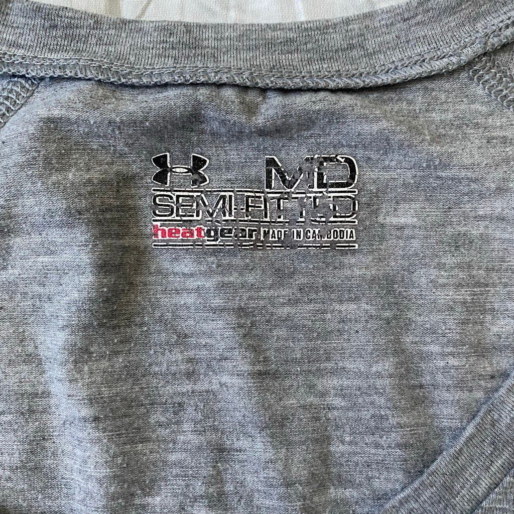 Under Armour Under Armour women M semi fitted heat gear v-neck short slee Size M / US 6-8 / IT 42-44 - 6 Thumbnail