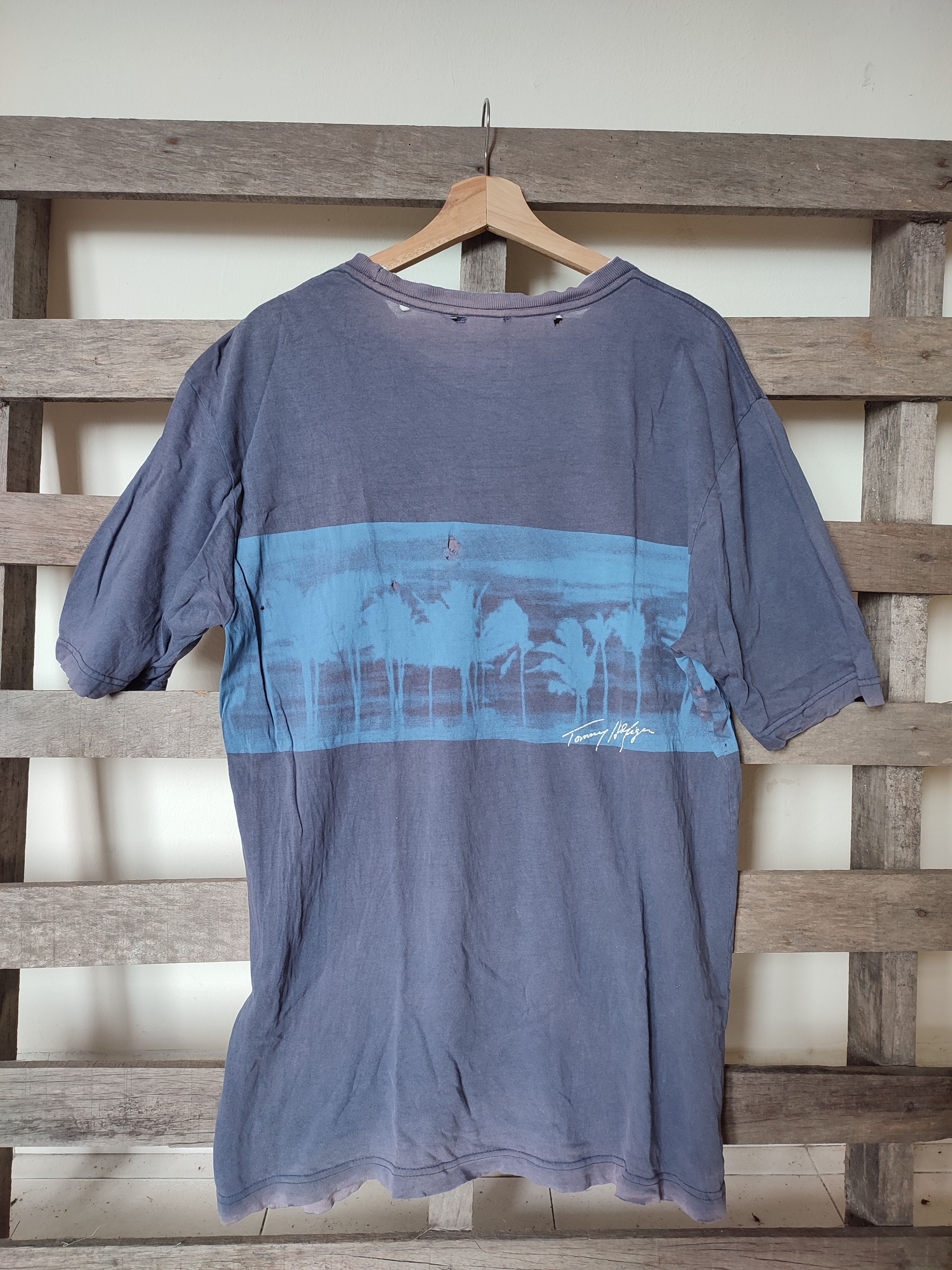 Tommy Hilfiger 💥THRESHED 💥 VINTAGE TOMMY HILFIGER TEE RARE Size US XL / EU 56 / 4 - 2 Thumbnail