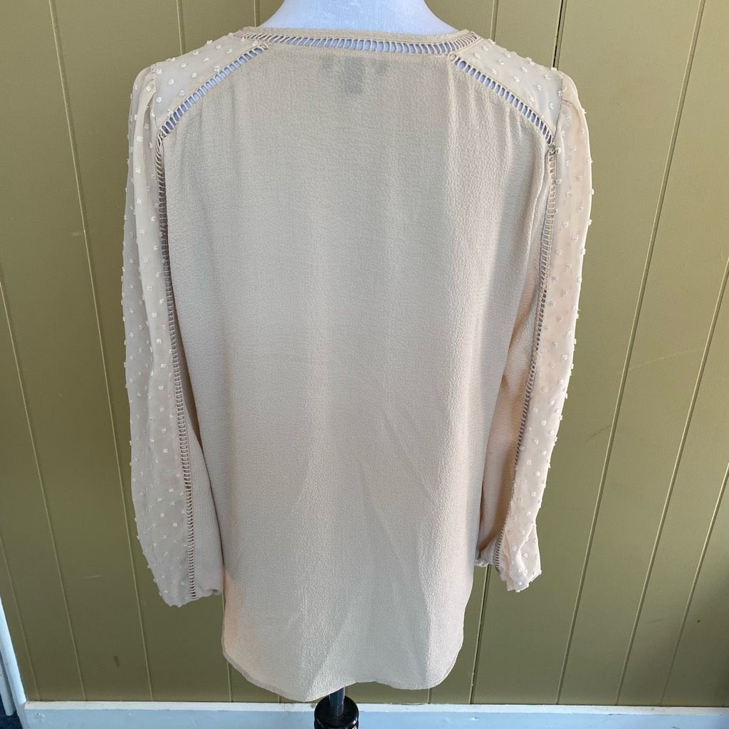 Express Express women M tan Longsleeve semi sheer textured print blo Size M / US 6-8 / IT 42-44 - 6 Thumbnail