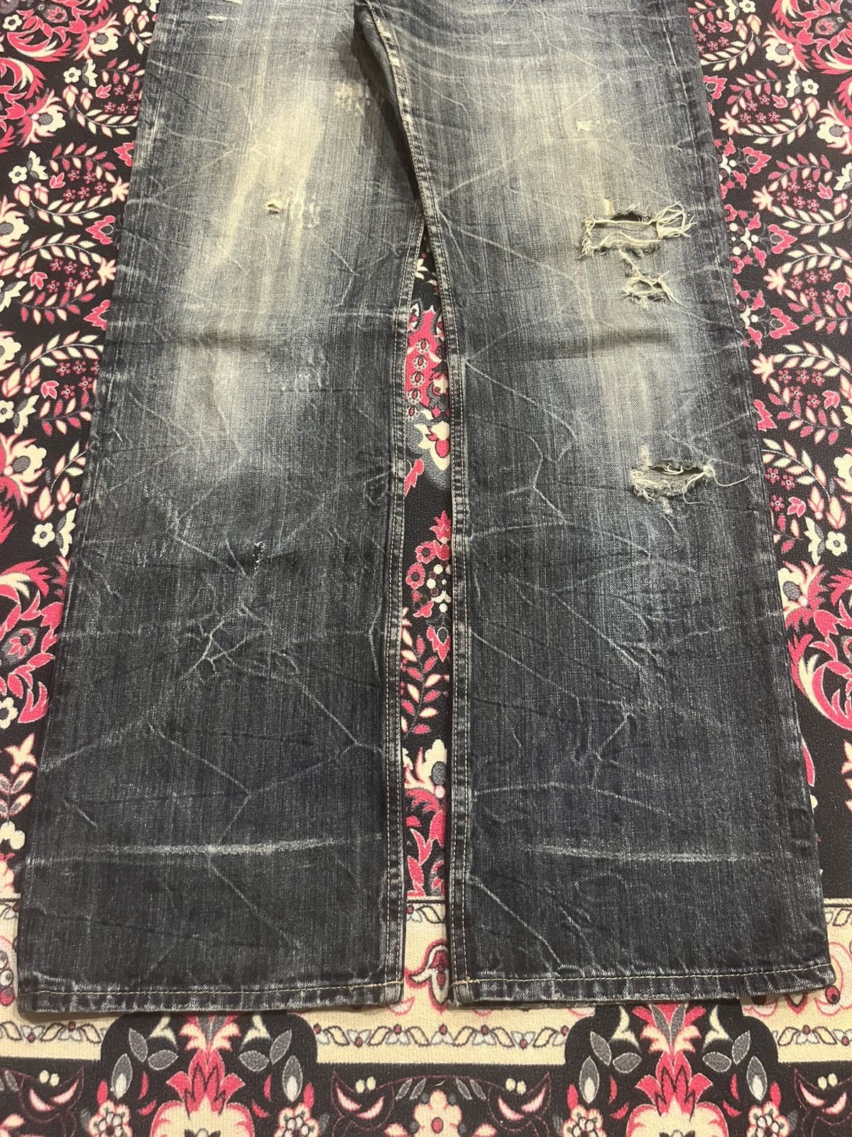 Le Grande Bleu (L.G.B.) Oririn Slogan Embroidered Thunder Washed Distressed Jeans Size US 34 / EU 50 - 8 Thumbnail