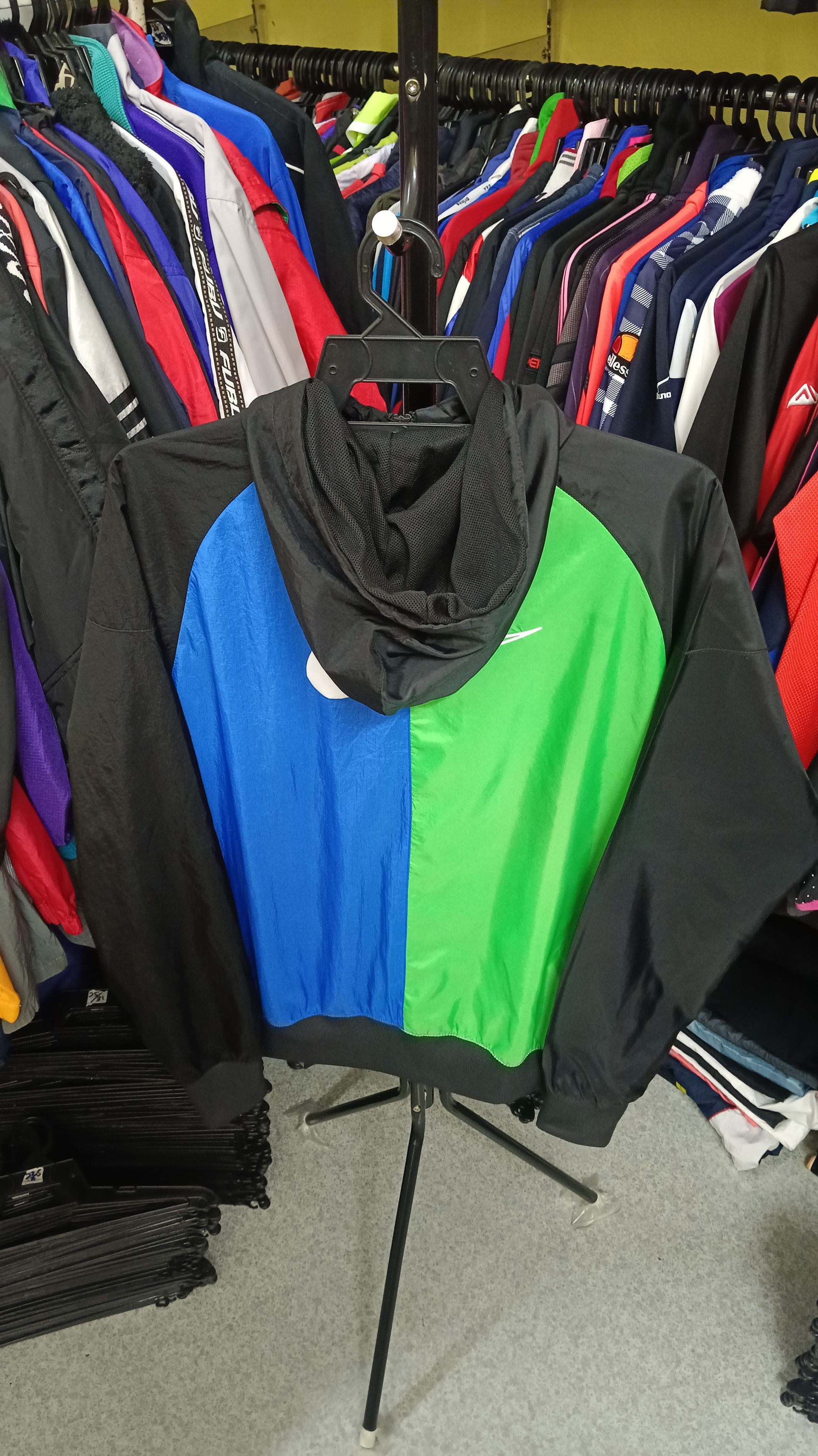 Nike Nike Essentials Woven Colourblock Windrunner Size US M / EU 48-50 / 2 - 3 Thumbnail