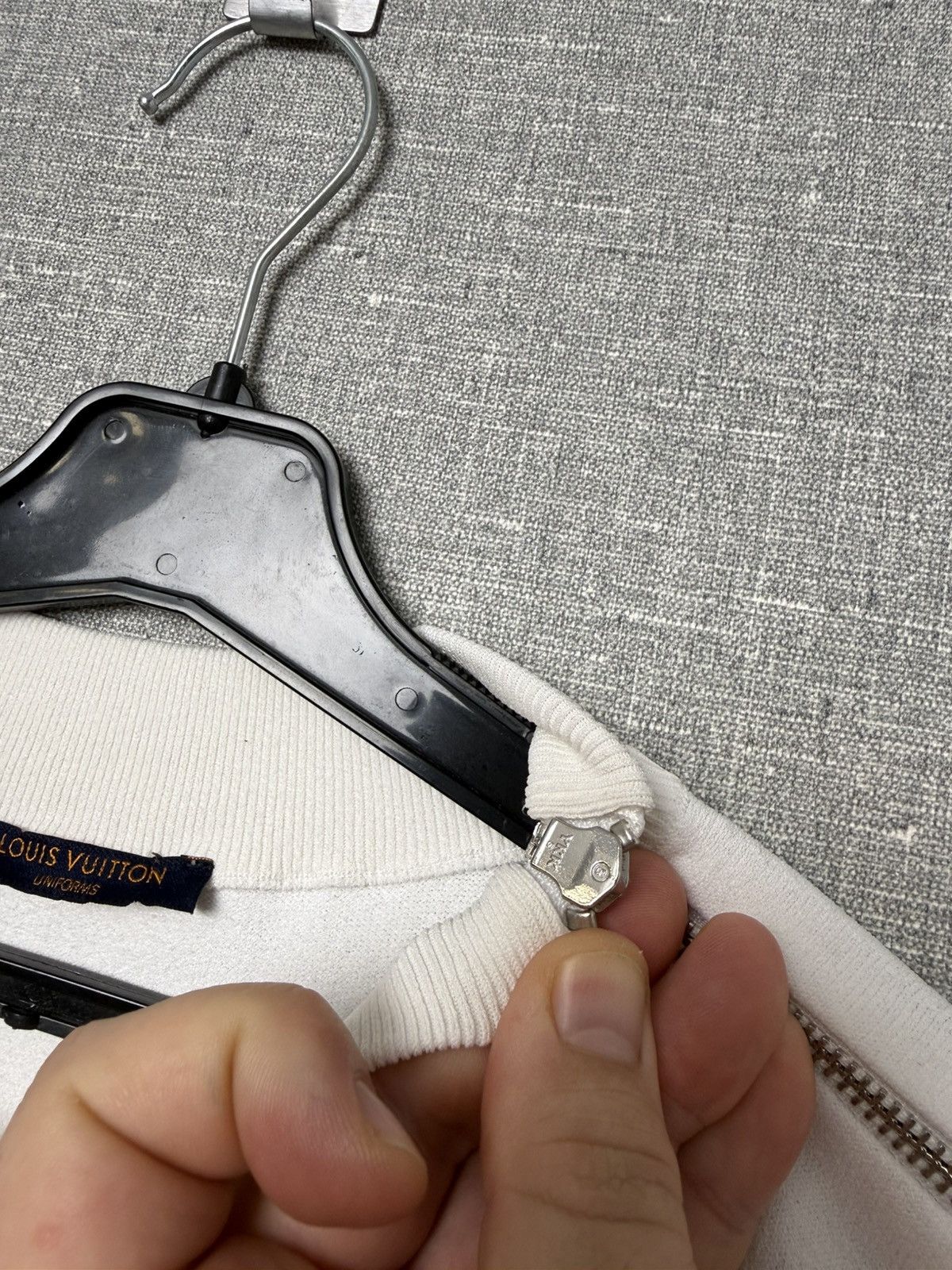 Louis Vuitton Louis Vuitton Uniforms Sweater White With Shoulder Zipper Size M / US 6-8 / IT 42-44 - 7 Thumbnail