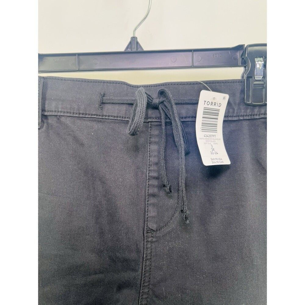 Torrid NWT Torrid 3.5” Pull-On Weekend Stretch Twill Stretch Short Size 40" / US 18 - 3 Thumbnail