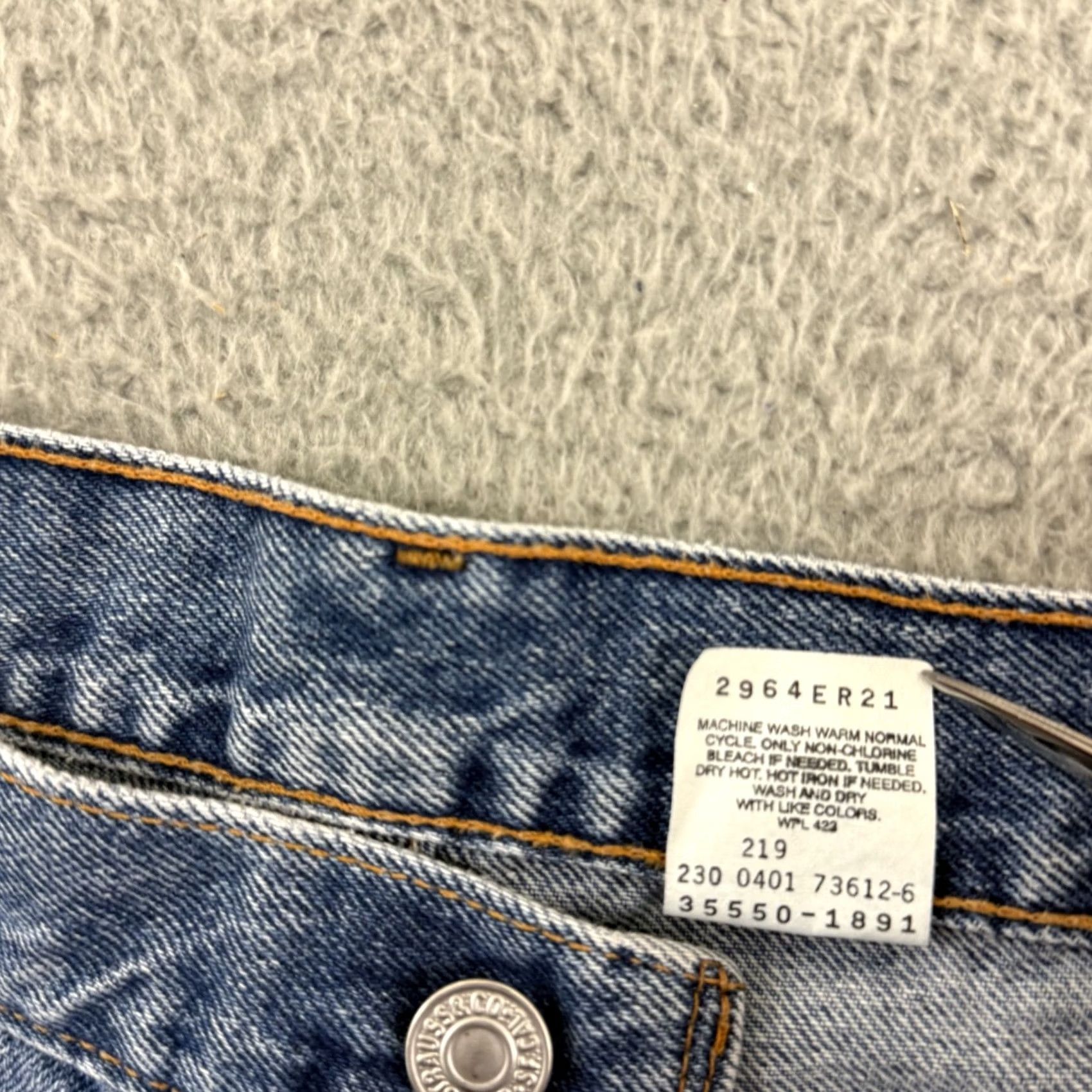 Levi's VINTAGE Levi's 550 Jean Shorts Men 36 Blue Relaxed Fit Baggy 90s Biker Skate 10" Jeans Shorts 36 Mens Denim Classic 5-Pocket Size US 36 / EU 52 - 7 Thumbnail