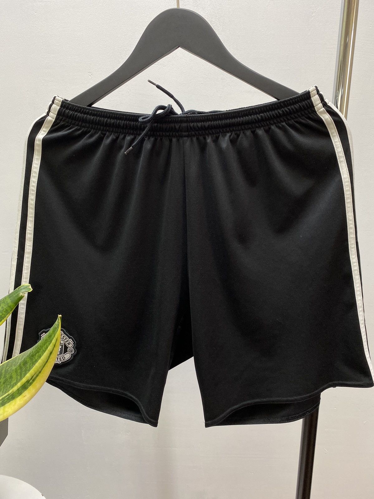 Adidas Adidas Manchester United 2017 Football Soccer Shorts Size US 34 / EU 50 - 5 Thumbnail