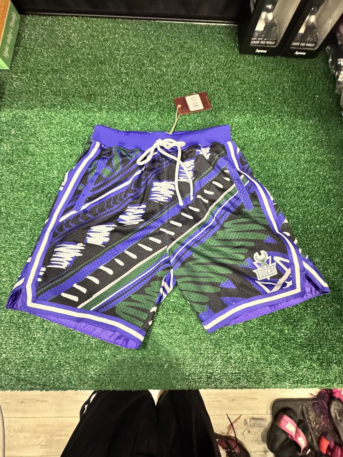 Mitchell & Ness Mitchell N Ness Game day pattern shorts Bucks Size US 29 - 1 Thumbnail