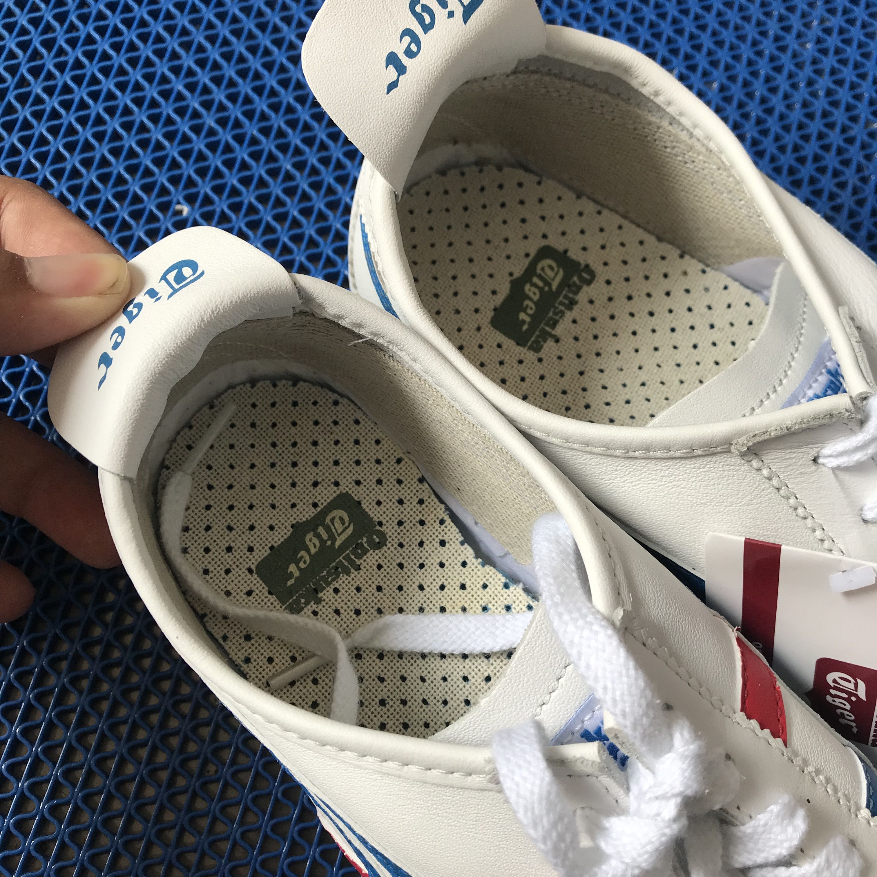 Onitsuka Tiger Onitsuka Tiger MEXICO 66 White Blue French Stripe Size US 8 / EU 41 - 4 Thumbnail