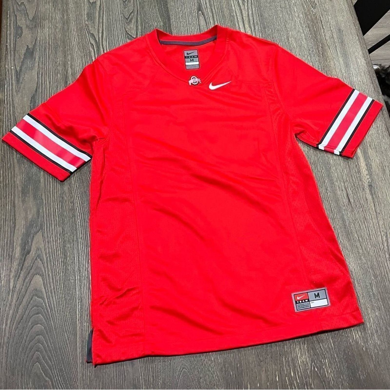 Nike NWOT Nike Team Dri-Fit Men's Jersey V-Neck Red Size M Size US M / EU 48-50 / 2 - 1 Thumbnail