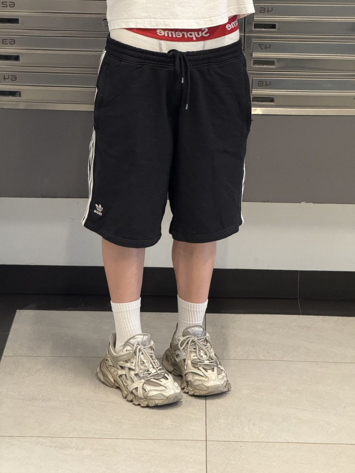 Adidas Adidas Baggy Shorts Balenciaga Style Cotton M/L size Japan Size US 34 / EU 50 - 20 Thumbnail