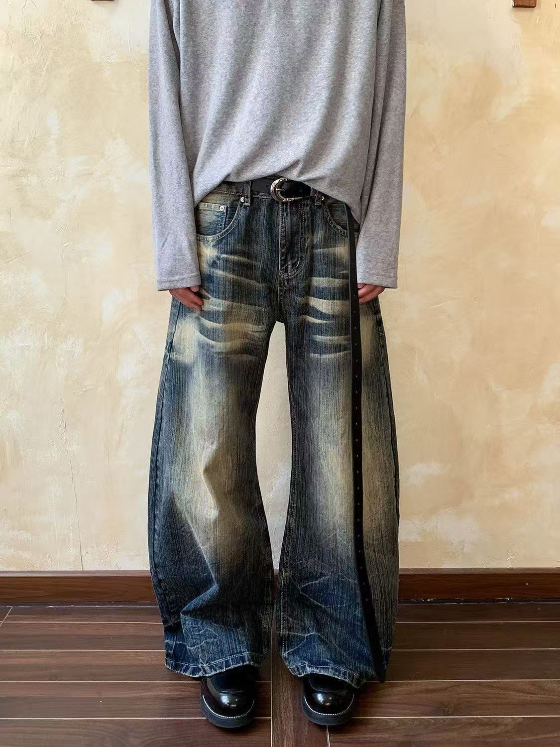Vintage Blue Washed, Distressed Vintage-Style Curved-Leg Jeans Size US 32 / EU 48 - 2 Thumbnail