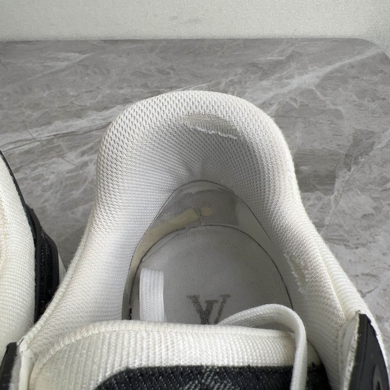 Louis Vuitton Louis Vuitton Low Top Sneakers in Black and White -2508 Size US 10.5 / EU 43-44 - 7 Thumbnail