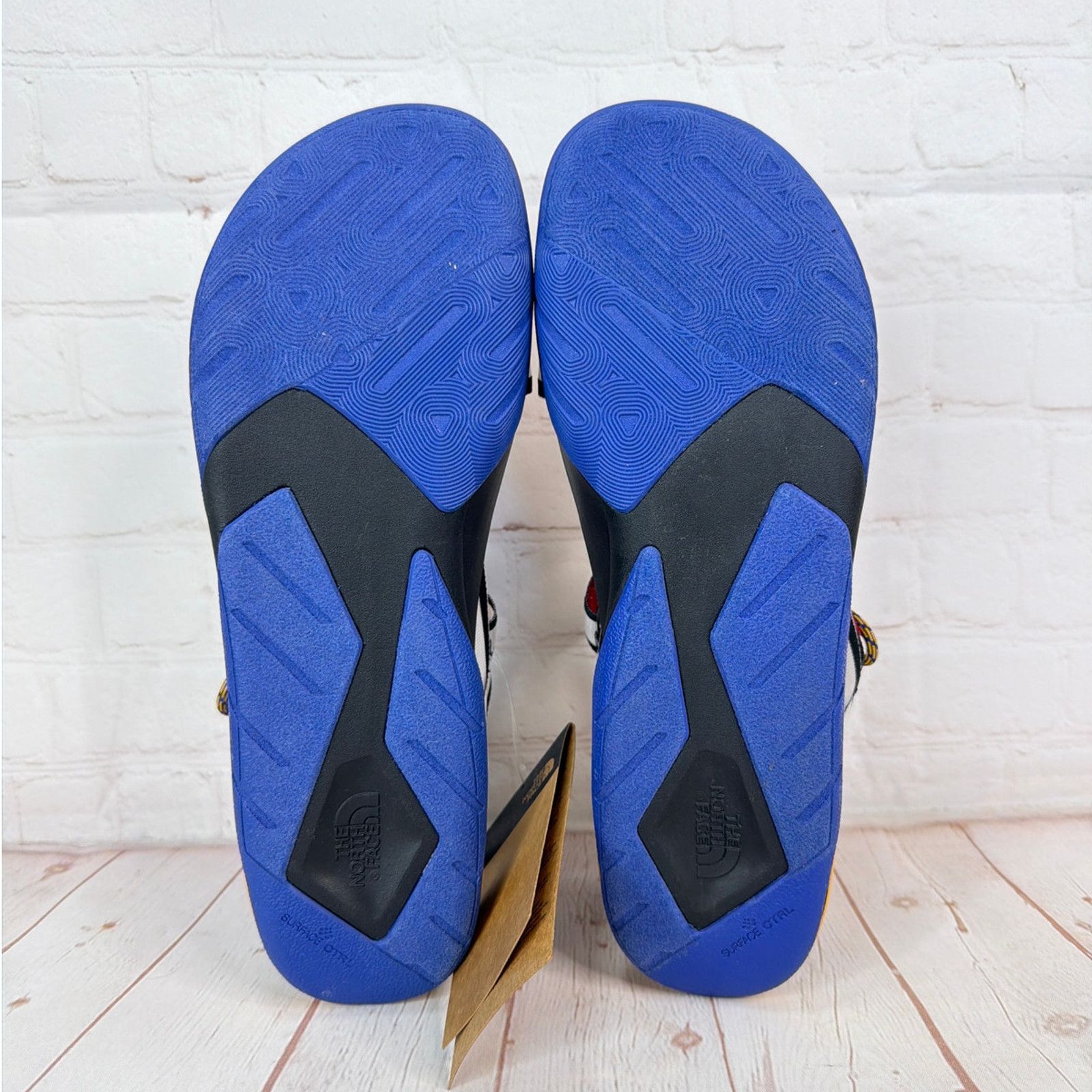 The North Face The North Face Red Black Skeena Sport Sandals Mens Size 11 Size US 11 / EU 44 - 9 Thumbnail
