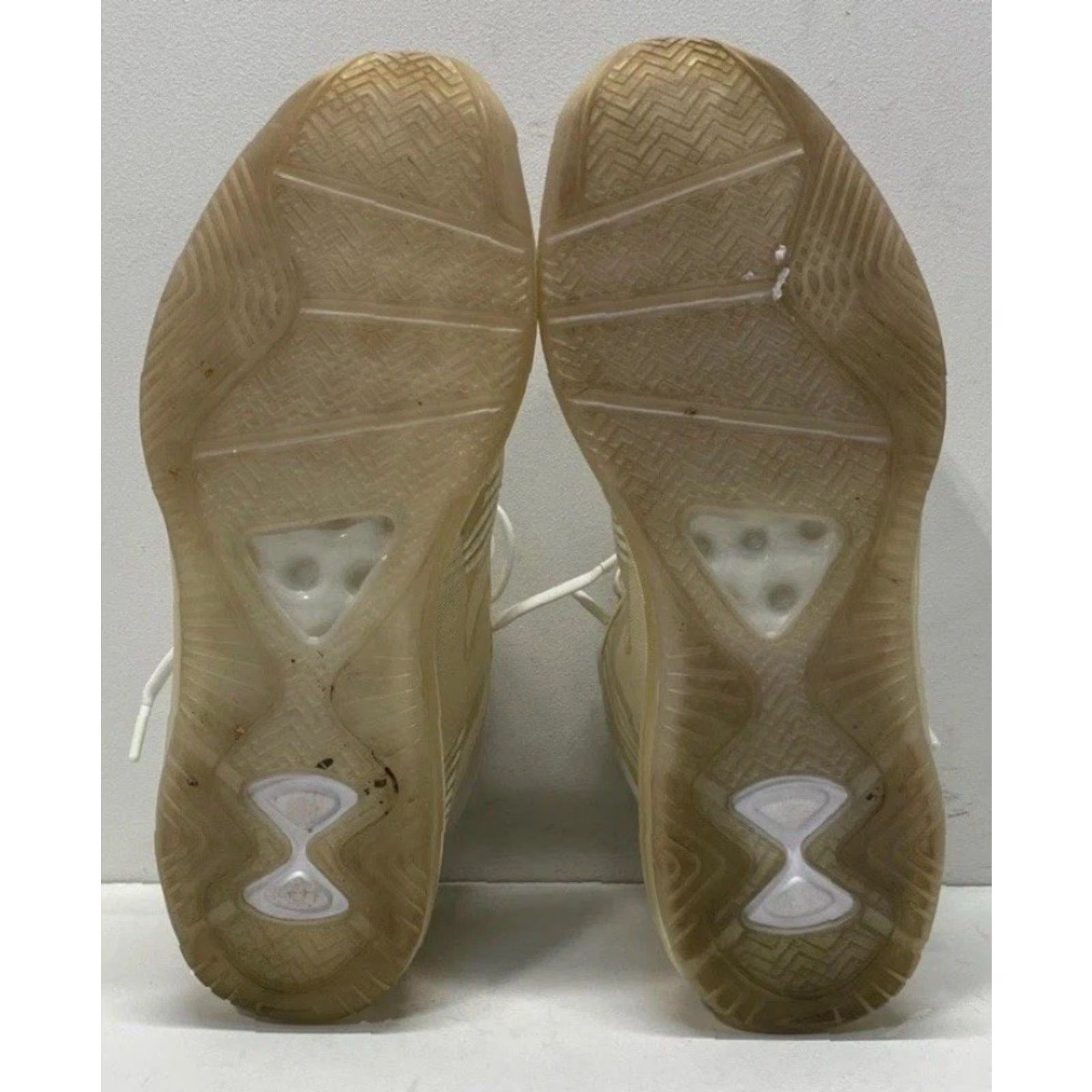 Nike VINTAGE Nike Men LeBron Icon x JohnElliott Clear Parachute Beige Sneakers AQ0114-200 Size 11 Size US 11 / EU 44 - 6 Thumbnail