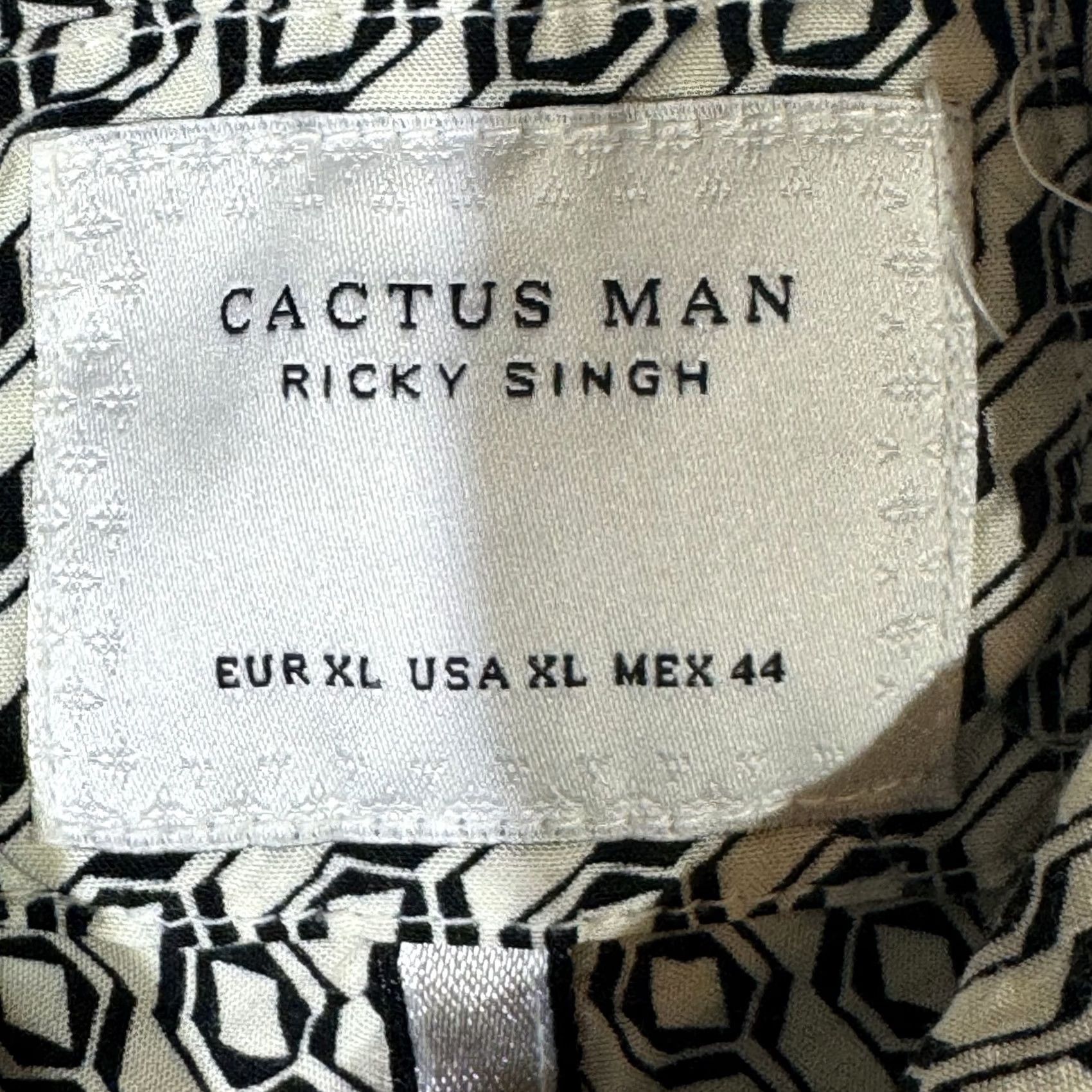 Vintage Cactus Man Shirt XL Cream Geometric Print Short Sleeve Viscose Button-Up Mens Slim Fit 30in 44in Chest Size US XL / EU 56 / 4 - 7 Thumbnail