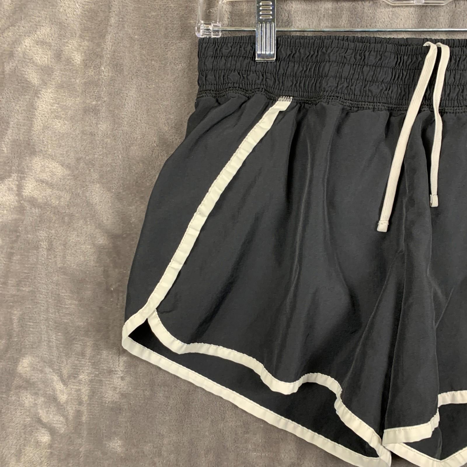 Champion Champion Shorts Womens MED Black & White Running Shorts (351 Size 32" / US 10 / IT 46 - 3 Thumbnail