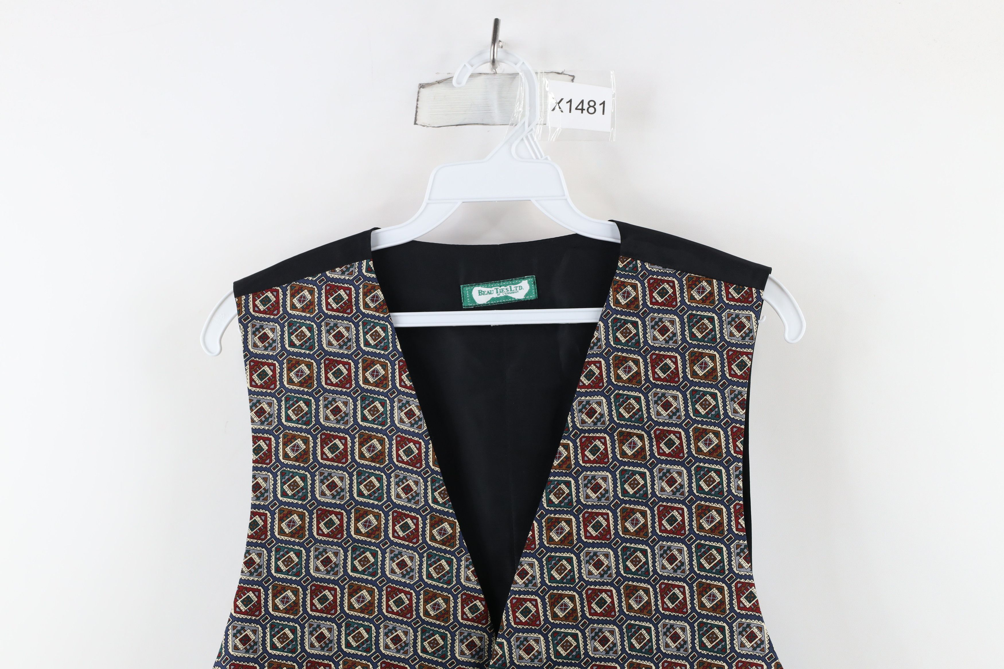 Vintage Vintage 90s Streetwear Geometric Buckle Back Vest Jacket USA Size US L / EU 52-54 / 3 - 2 Thumbnail