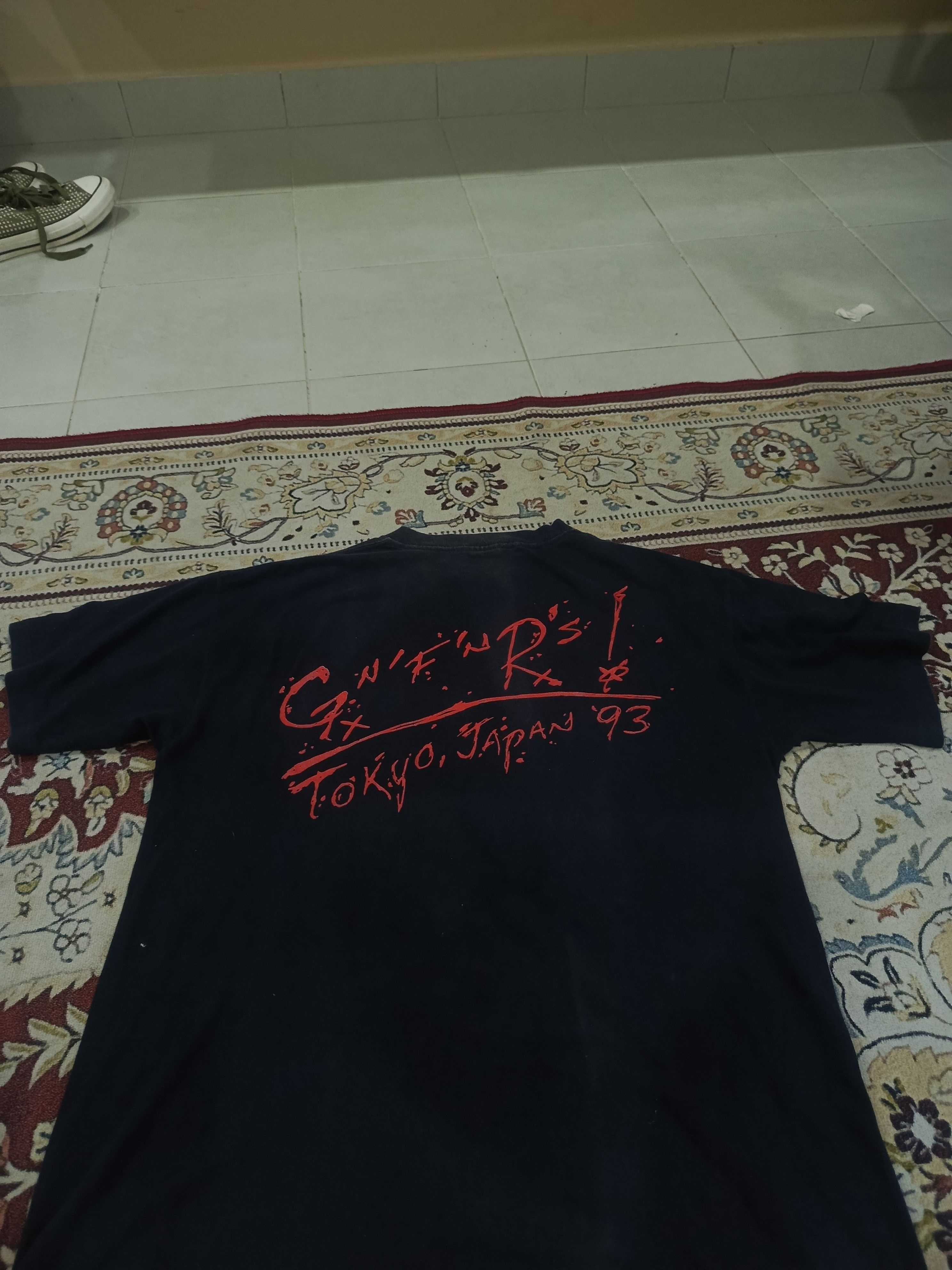 Vintage Vintage ‘92 Guns N’ Roses Tour Tee Size US L / EU 52-54 / 3 - 3 Thumbnail