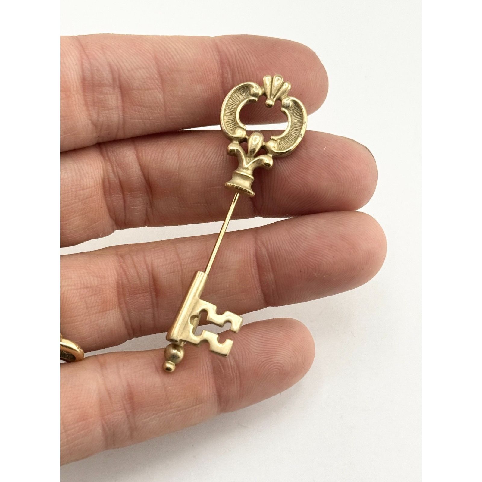 Vintage Vintage Avon Key stick pin Size ONE SIZE - 3 Thumbnail