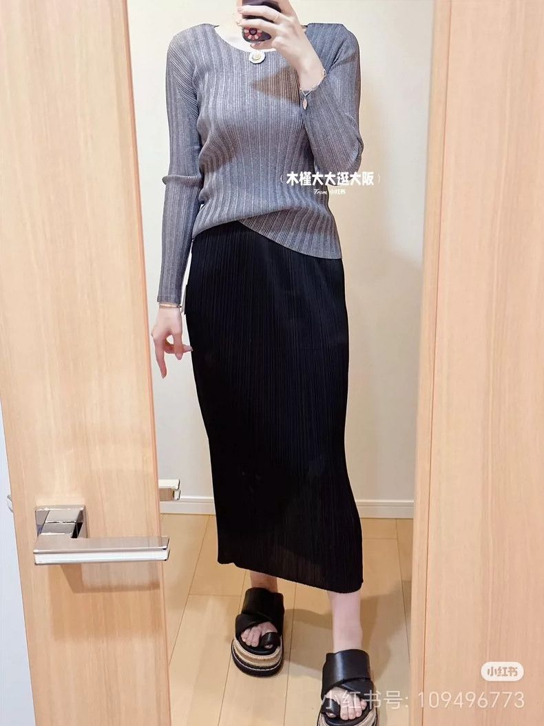 Issey Miyake Issey Miyake size:3 Black pleated skirt Size 42" / US 20 - 9 Thumbnail