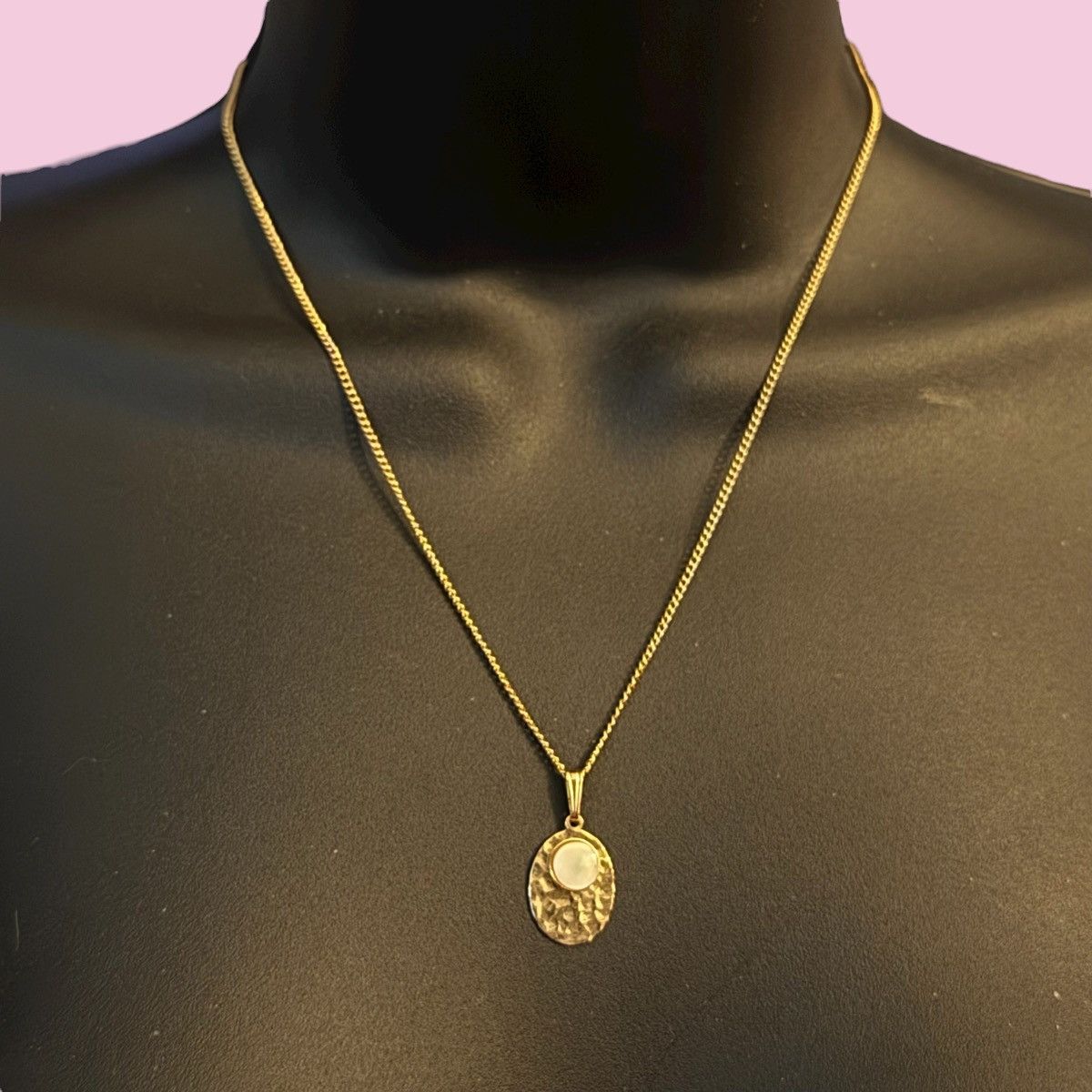 Vintage Vintage gold hammered disc & MOP necklace and earrings set Size ONE SIZE - 2 Thumbnail