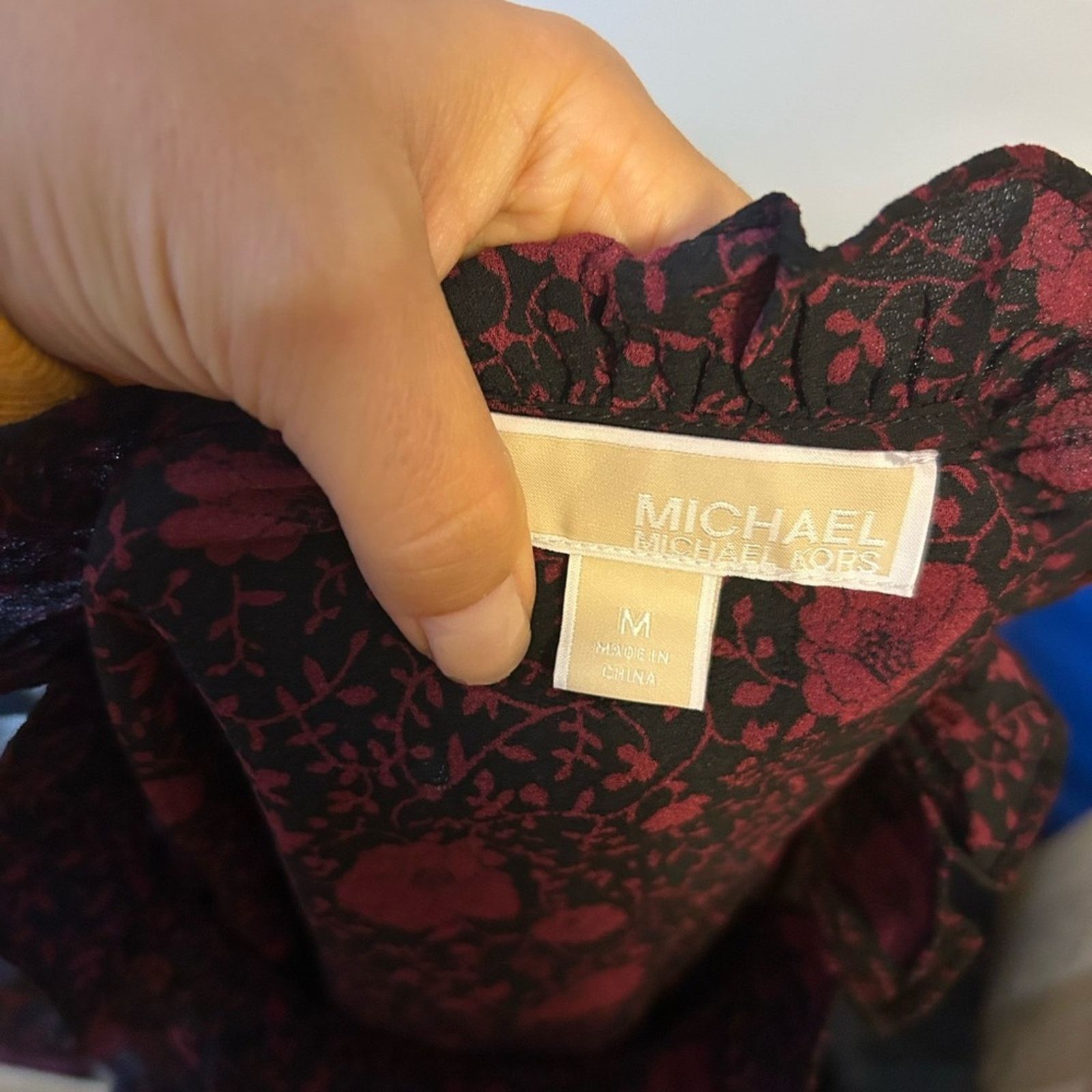 Michael Kors Michael Kors Dark Romantic Floral Flutter Sleeve Blouse Size M / US 6-8 / IT 42-44 - 4 Thumbnail
