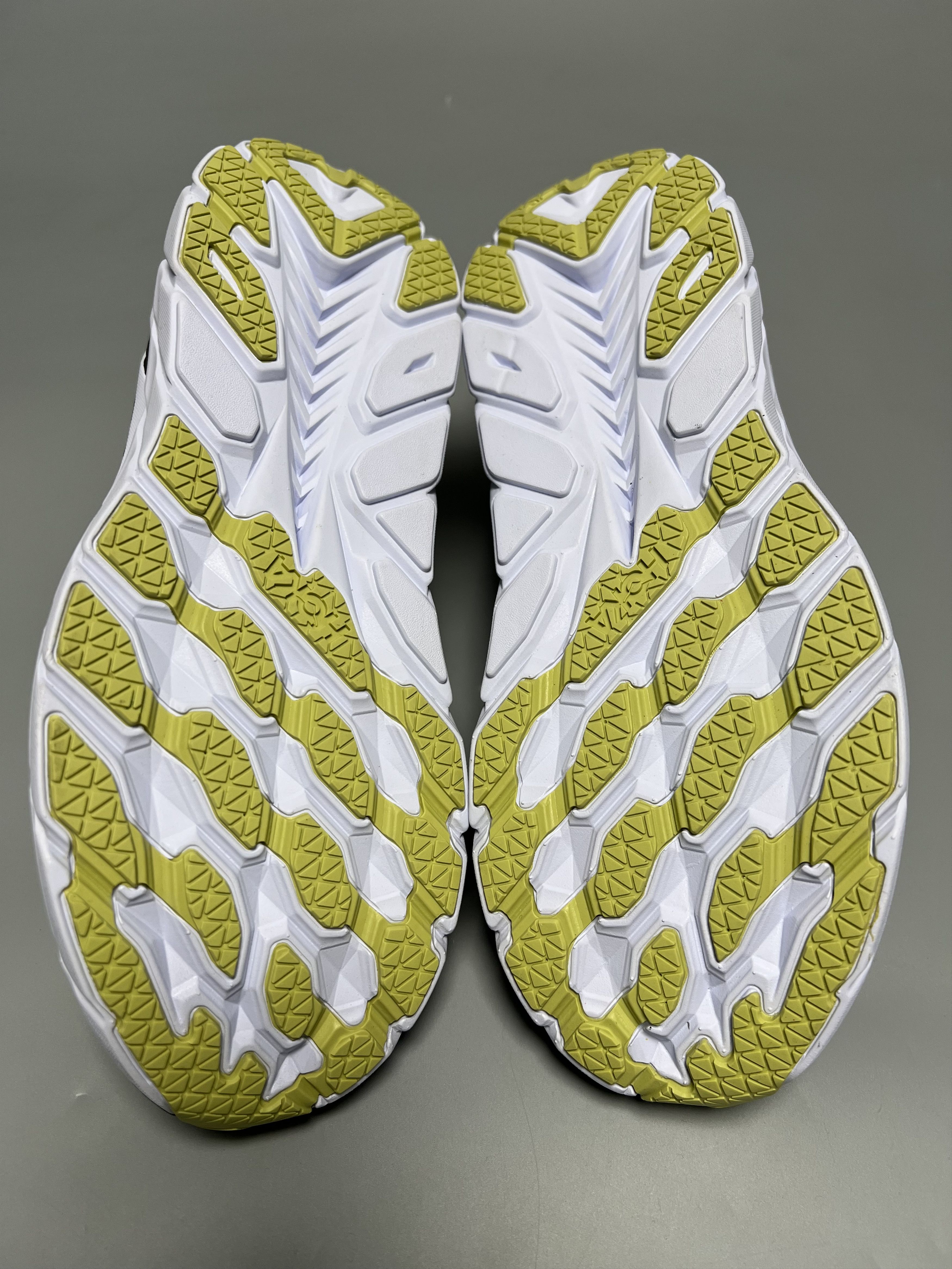 Hoka 8.5 EE Hoka One One Clifton 8 Wide Running Shoes Size US 8.5 / IT 38.5 - 6 Thumbnail