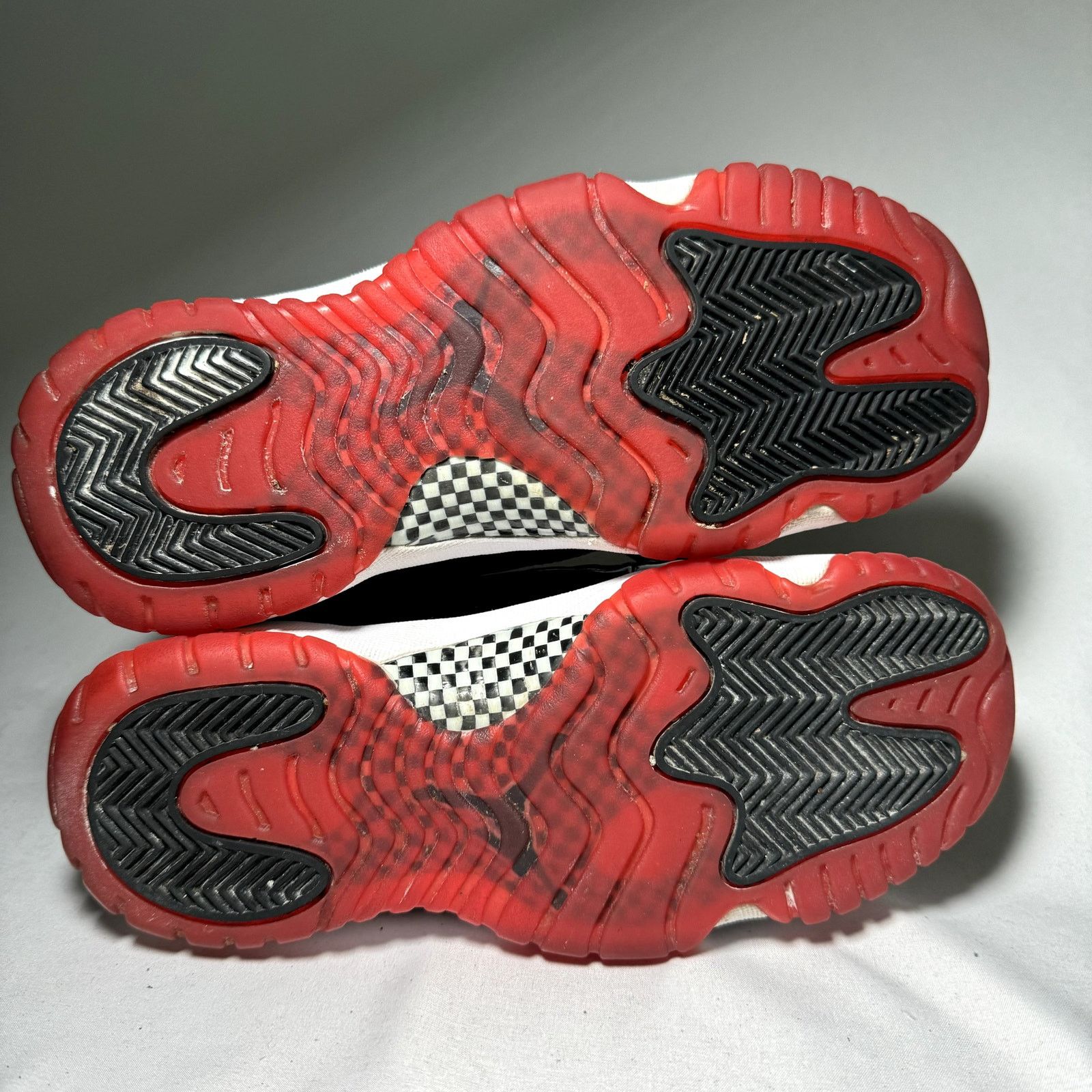 Jordan Brand × Nike Size 6 - Nike Air Jordan 11 Retro GS Bred 2019 Men's Shoes Size US 6 / EU 39 - 7 Thumbnail