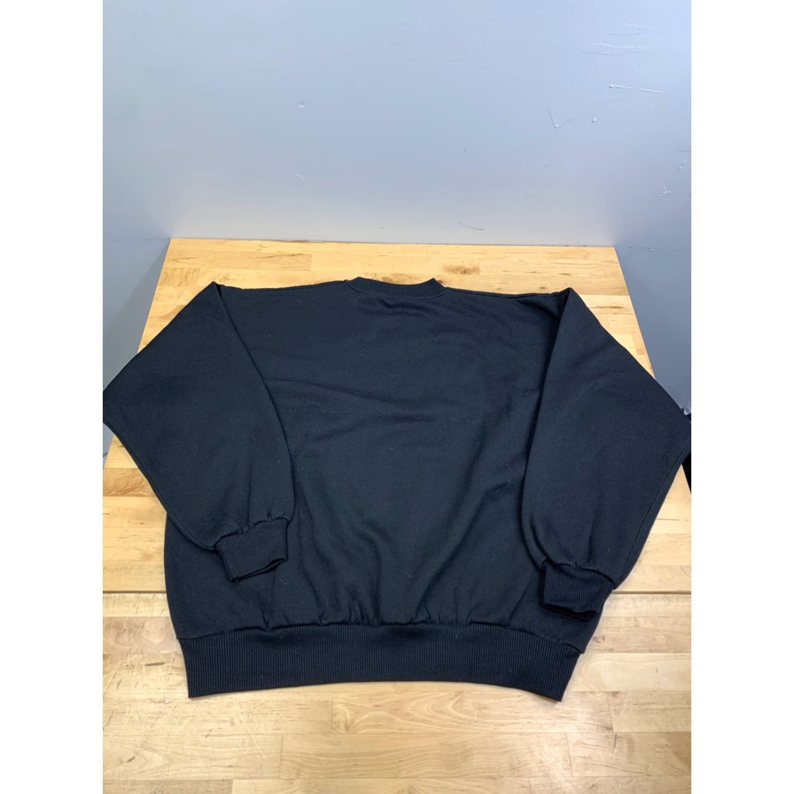 Tommy Hilfiger VINTAGE Tommy Hilfiger Sweatshirt Mens L Black Embroidered USA 90s Sports Pullover Size US L / EU 52-54 / 3 - 5 Thumbnail