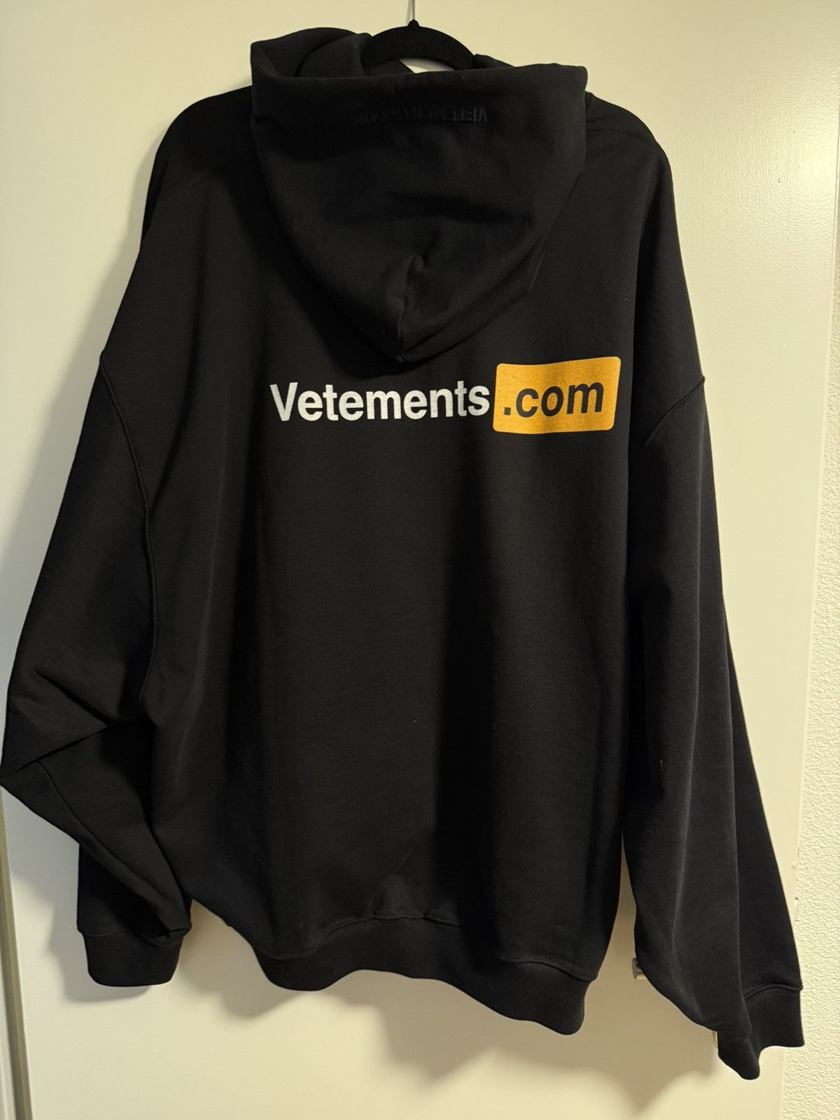Vetements Vetements.com Hoodie (Black) Size US M / EU 48-50 / 2 - 2 Thumbnail