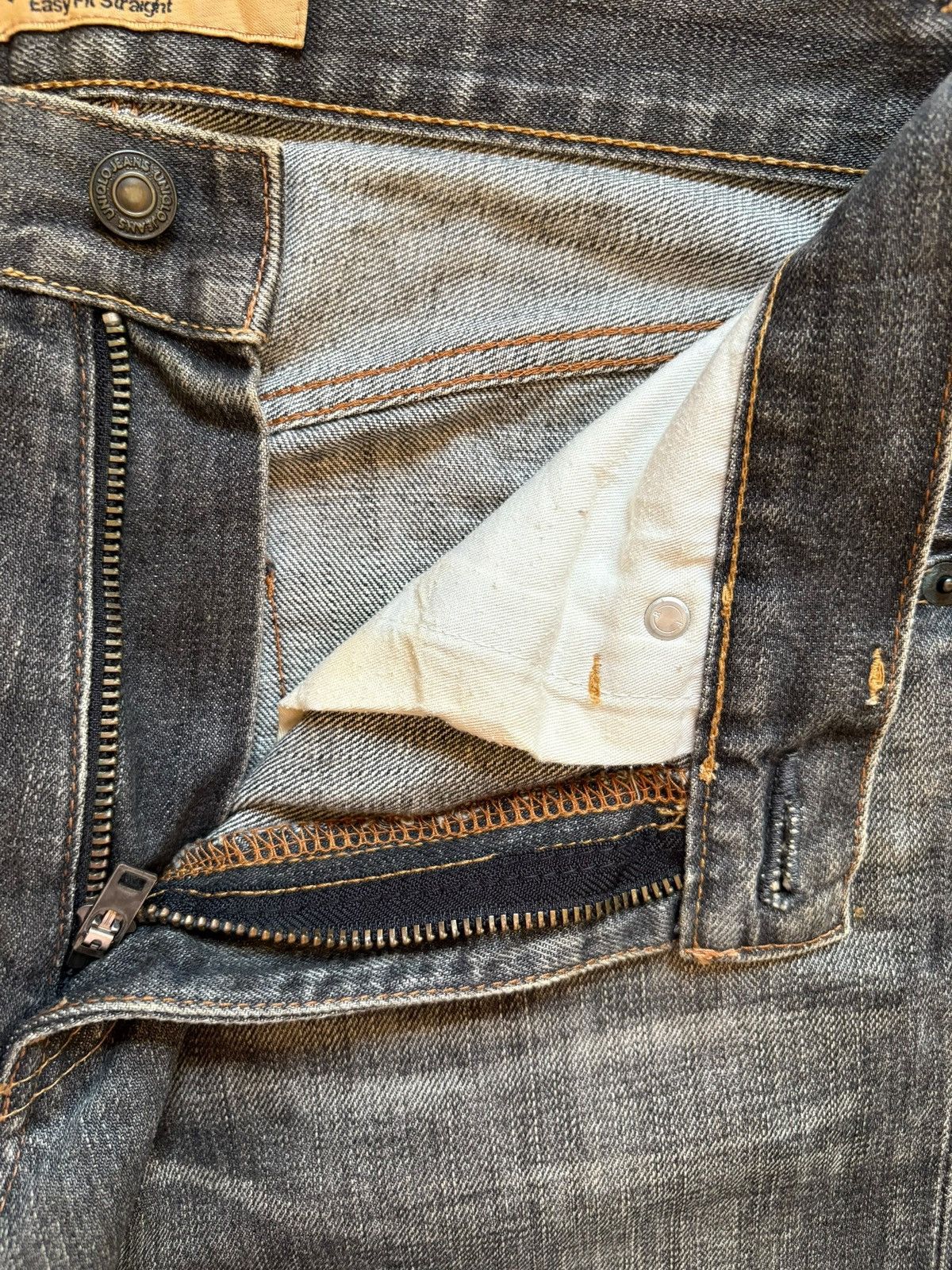 Uniqlo Vintage Uniqlo Rusty Mud Wash Distressed Loose Jeans Size US 29 - 9 Thumbnail