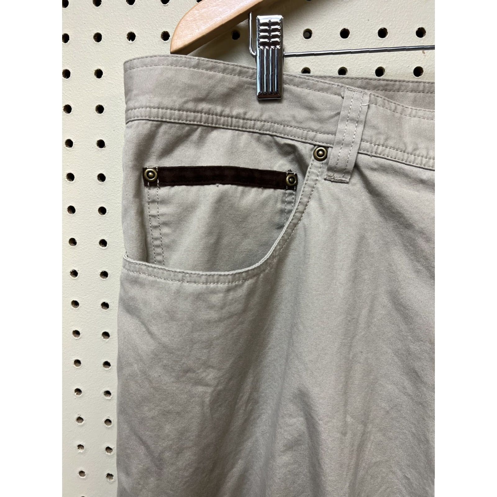 Vintage TravelSmith Mens Pants - Cotton, Tan, 40x32, Gussetted Knees, Flat Front, Zip, Relaxed Fit, Travel Style, Regular Inseam 32, Brown, Men Size US 40 / EU 56 - 2 Thumbnail