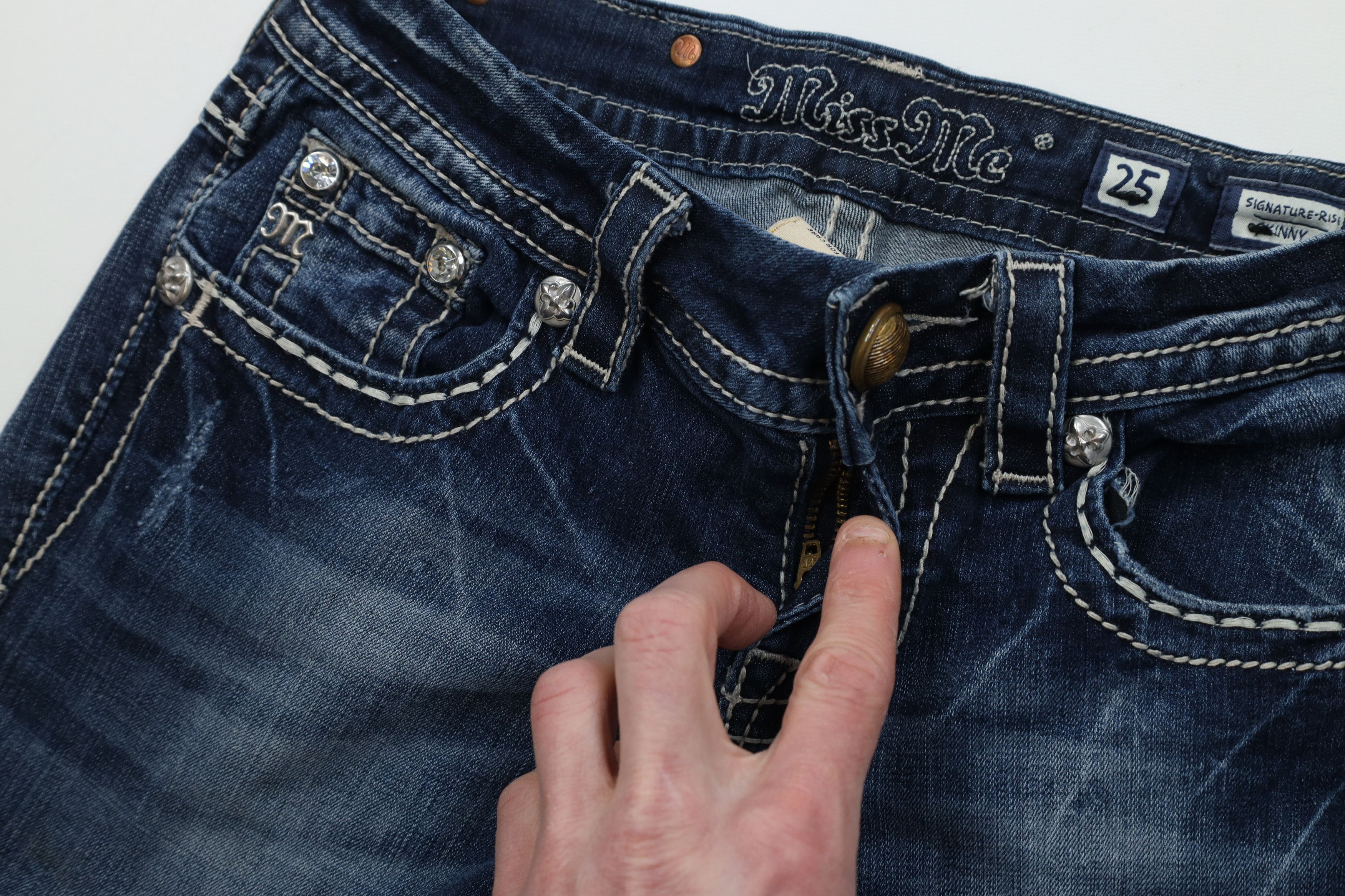 Miss Me Miss Me Bling Jeweled Signature Skinny Cropped Jeans Blue Size 25" / US 0 / IT 36 - 8 Thumbnail