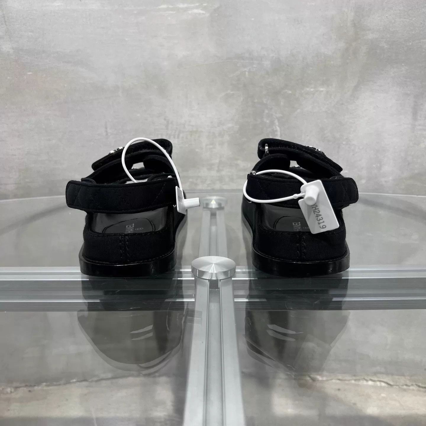 Chanel Chanel CC crystal velcro sandals EUR 37 Size US 6.5 / IT 36.5 - 6 Thumbnail