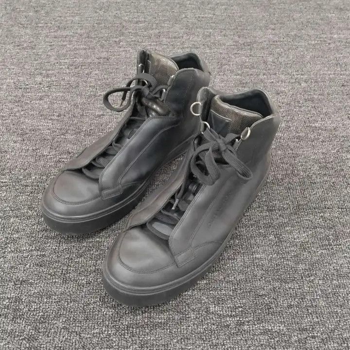 Louis Vuitton Louis Vuitton Stylish Gray High-Top Sneakers -2508 Size US 8 / EU 41 - 1 Thumbnail