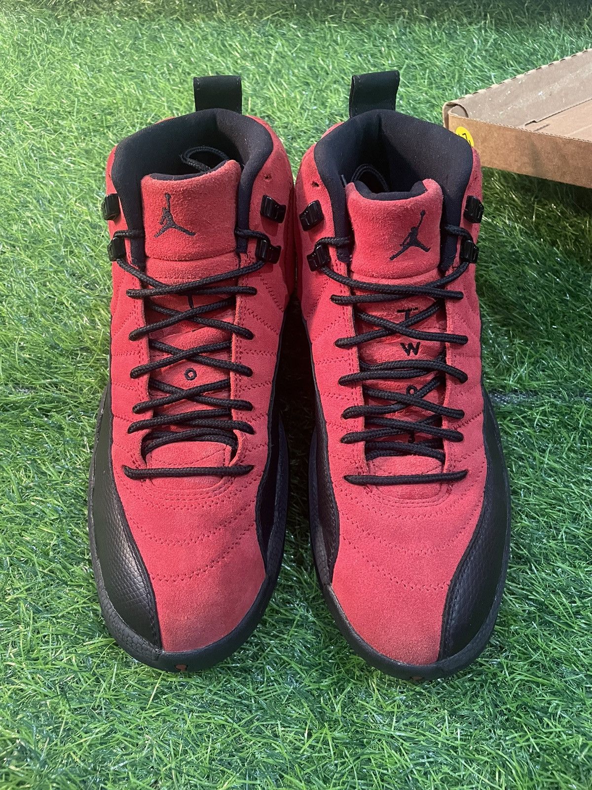 Jordan Brand Jordan 12 reverse flu game Size US 9 / EU 42 - 3 Thumbnail
