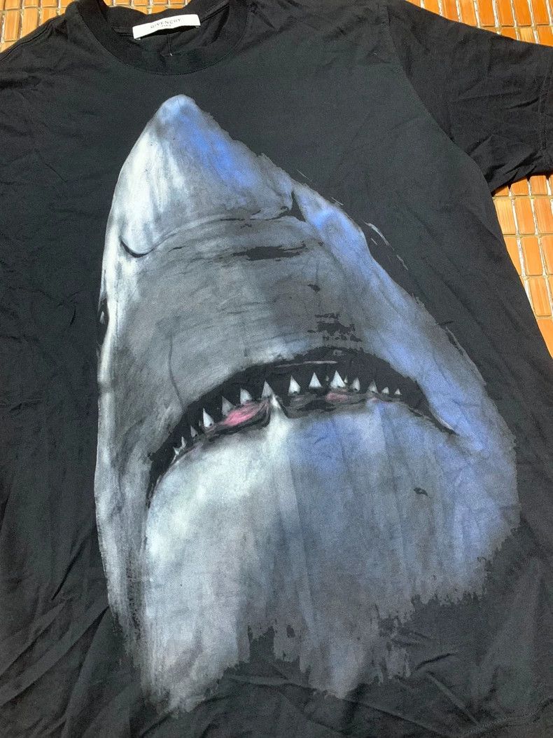 Givenchy Givenchy Great White Shark Print Short Sleeve Size US S / EU 44-46 / 1 - 3 Thumbnail