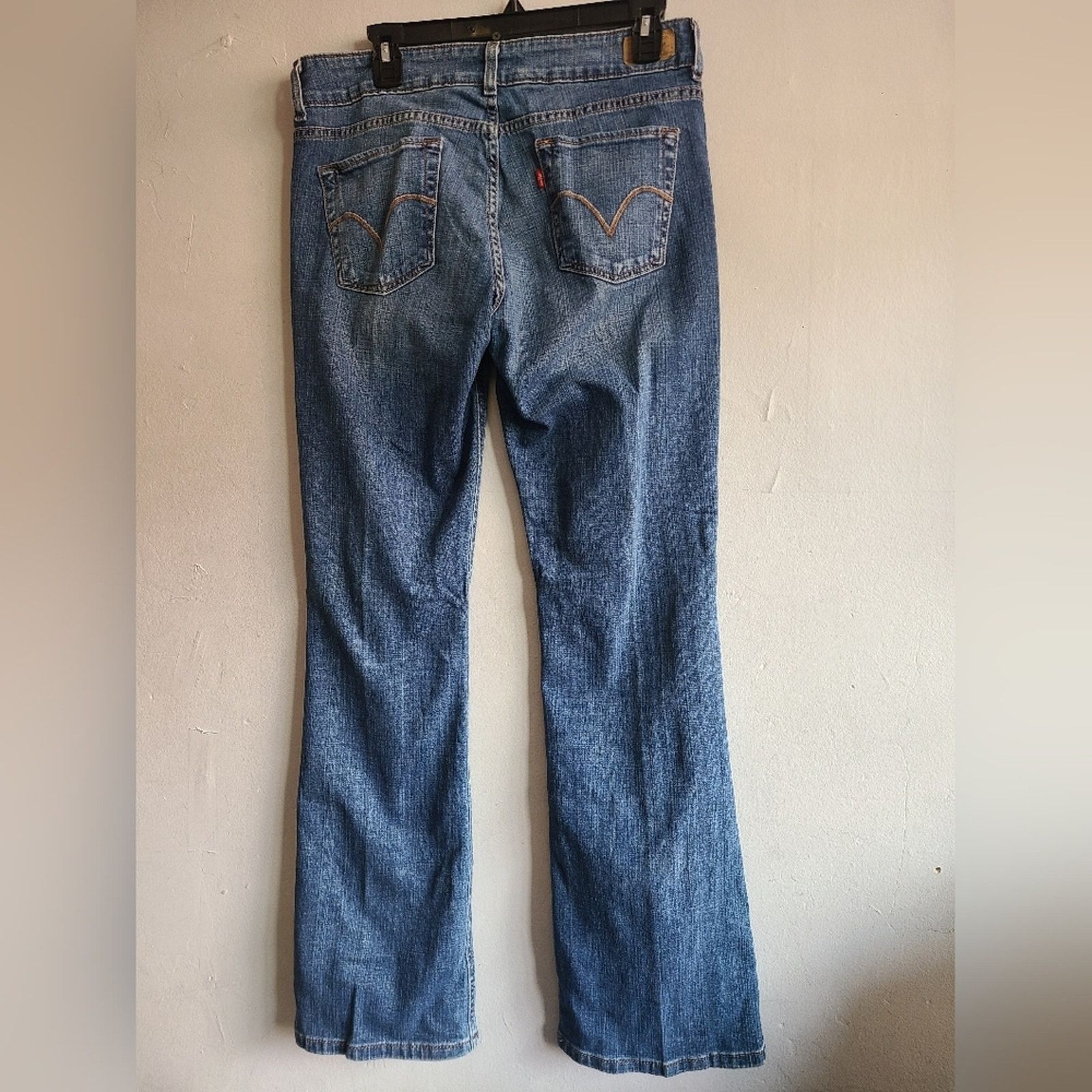 Levi's Women's 8 Levi's jeans slender boot cut 526 medium wash Size 30" / US 8 / IT 44 - 6 Thumbnail