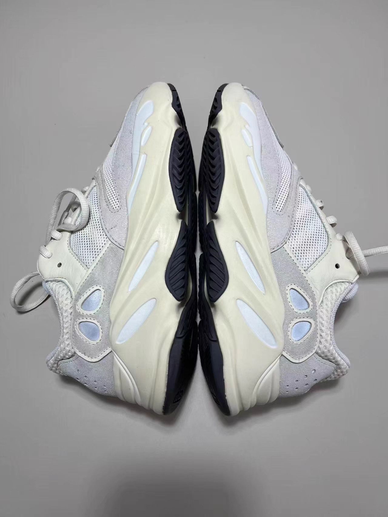 Adidas ADIDAS YEEZY 700 Grey White Casual Sneakers Size US 7 / EU 40 - 4 Thumbnail