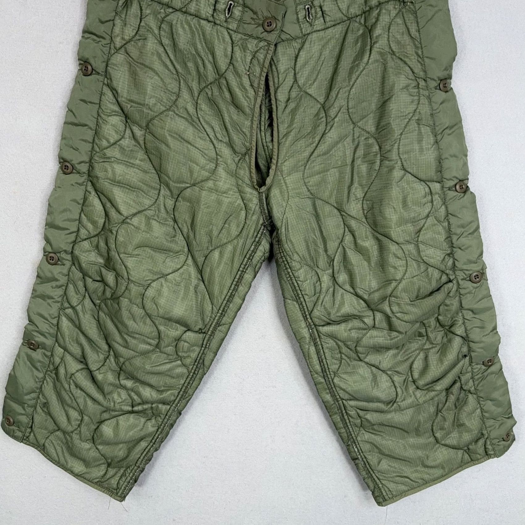 Vintage VINTAGE Military Pants Mens Medium Short Regular Green Quilted Liner Army Cold Weather Winter Workwear Snow Pants Mens Regular Green Insulated Lined Size US 31 - 3 Thumbnail