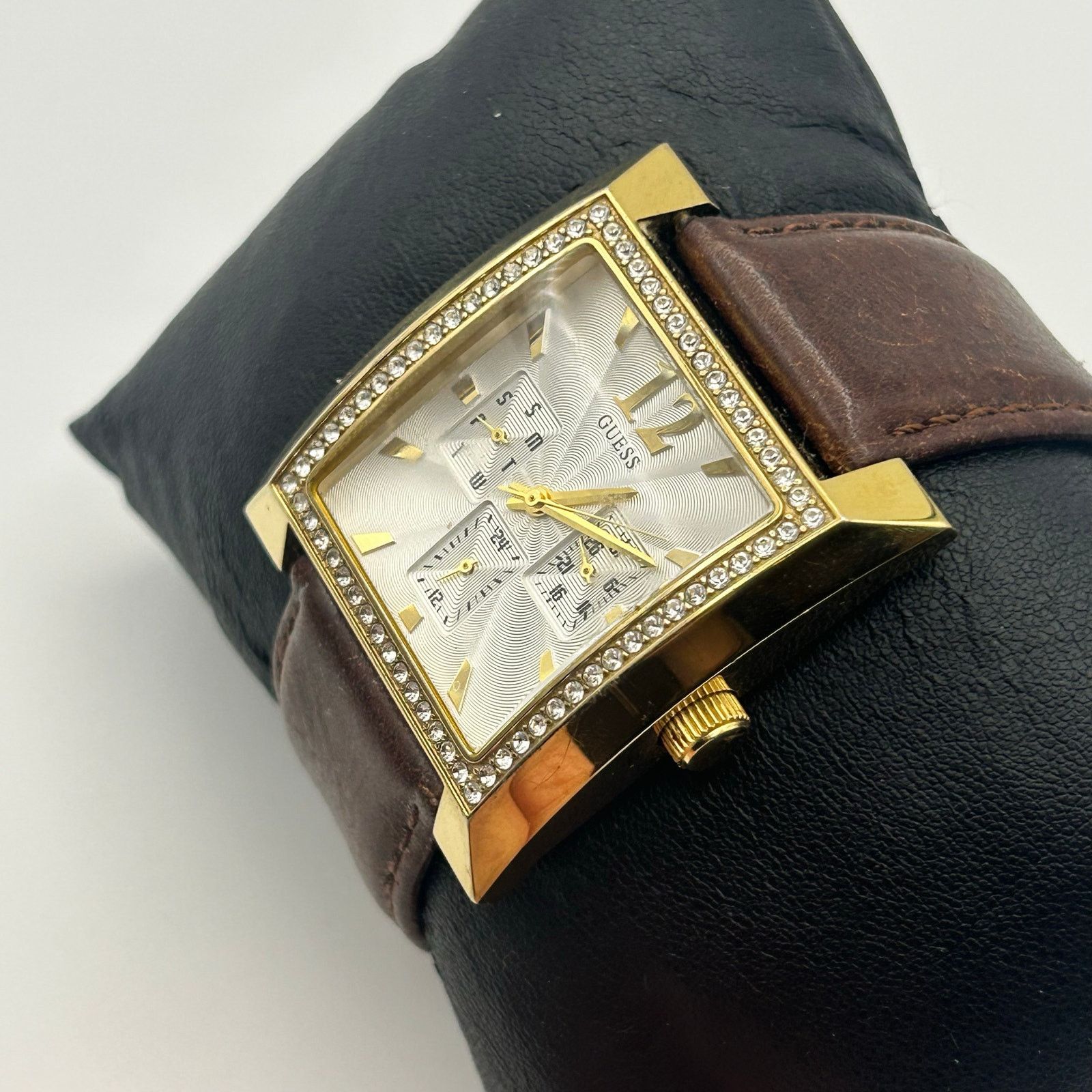 Guess Guess Gold Crystal-encrusted Bezel Brown Leather Watch Size ONE SIZE - 2 Thumbnail