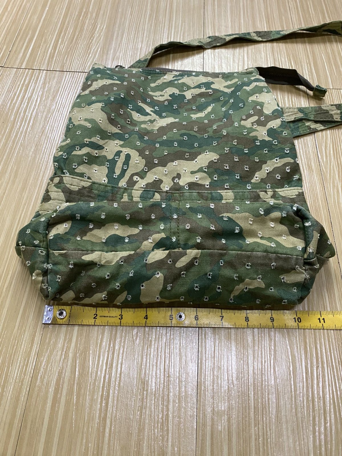 Vintage Vintage Earthmade Seditionaries Military Camo Army Sling Bag Size ONE SIZE - 8 Thumbnail