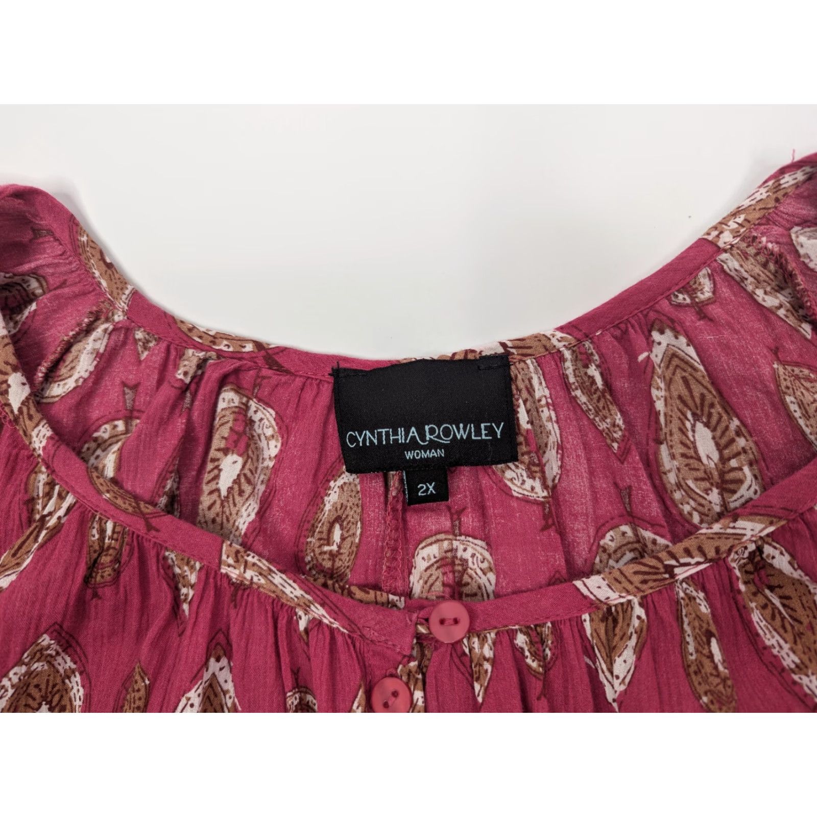 Cynthia Rowley Cynthia Rowley Blouse Women’s 2X Red Pink Paisley Henley Long Sleeve Tunic Collarless Pockets All Seasons Button Size XXL / US 16-18 / IT 52-54 - 6 Thumbnail