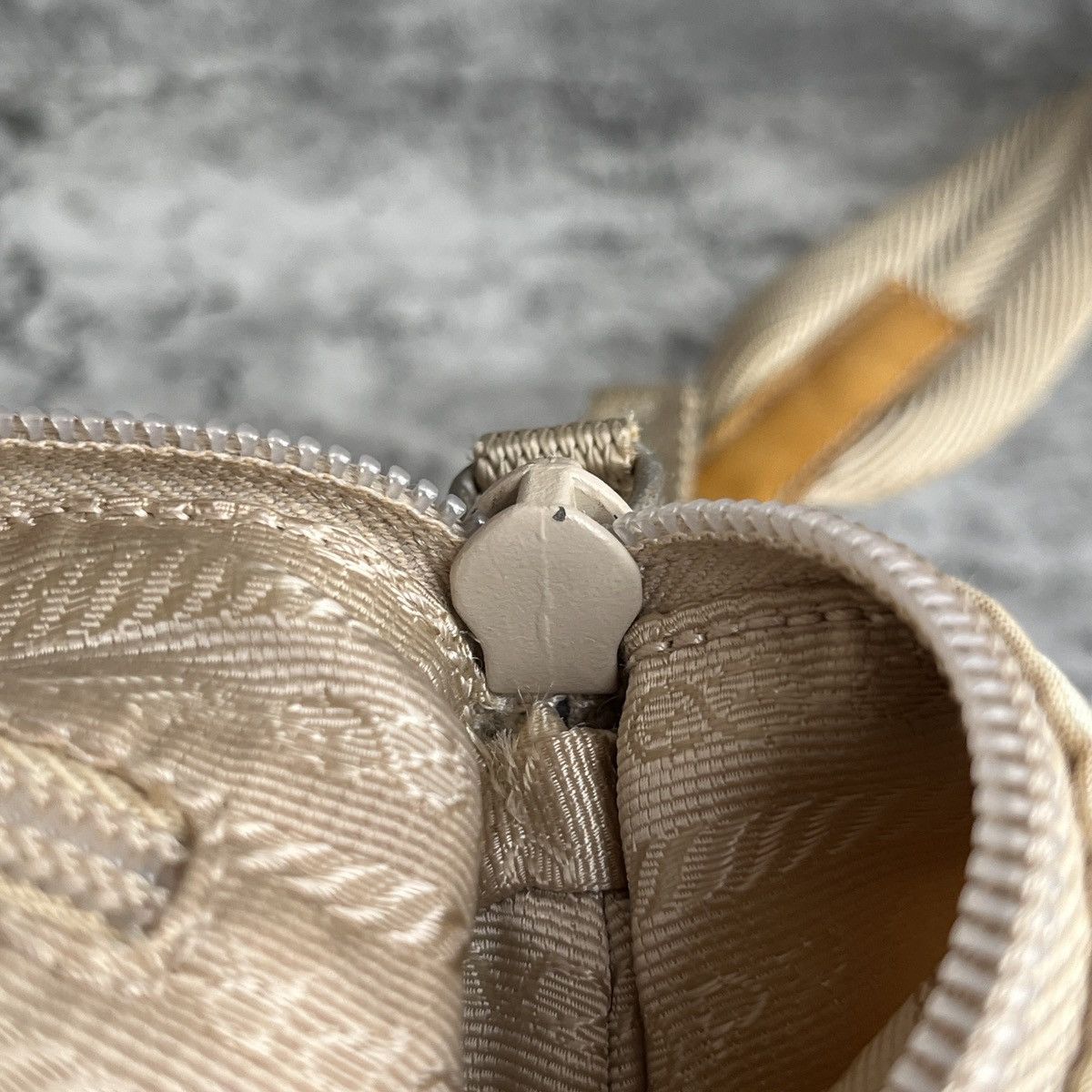 Prada Vintage Prada Tusseto Nastro Beige Shoulder Bag Size ONE SIZE - 21 Thumbnail