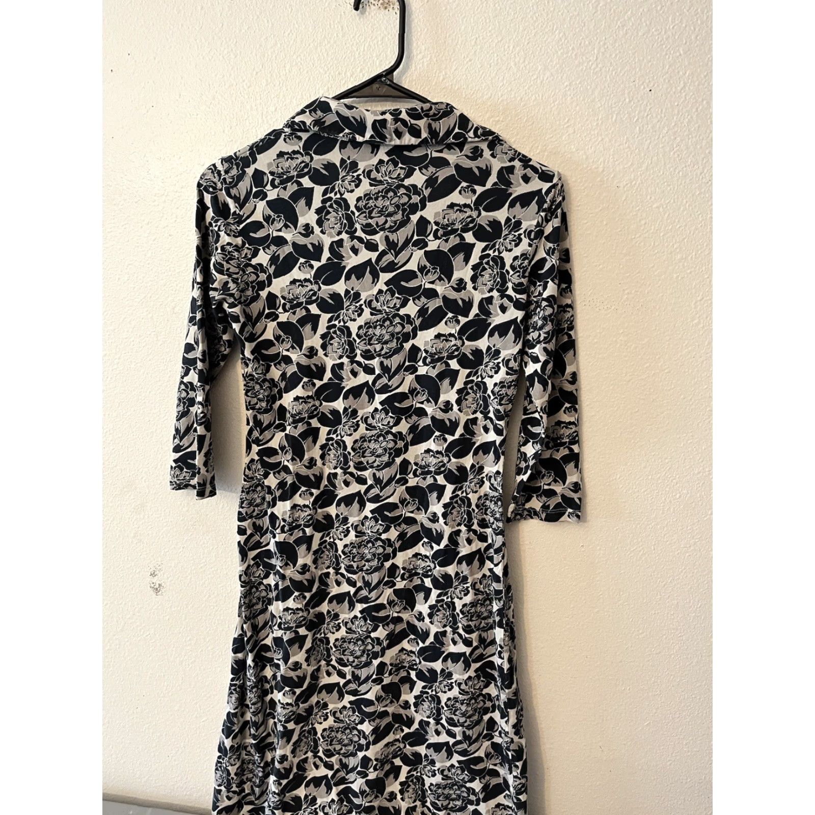Banana Republic VINTAGE Banana Republic Dress Women’s Small Black Floral Wrap Dress 3/4 Sleeve Stretch Knit Fall Spring Summer Women's Size S / US 4 / IT 40 - 3 Thumbnail