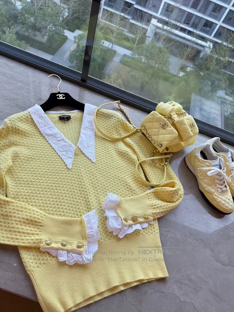 Chanel Chanel 24a detachable sleeve collar yellow cashmere cardig Size XXS / US 00 / IT 34 - 1 Thumbnail