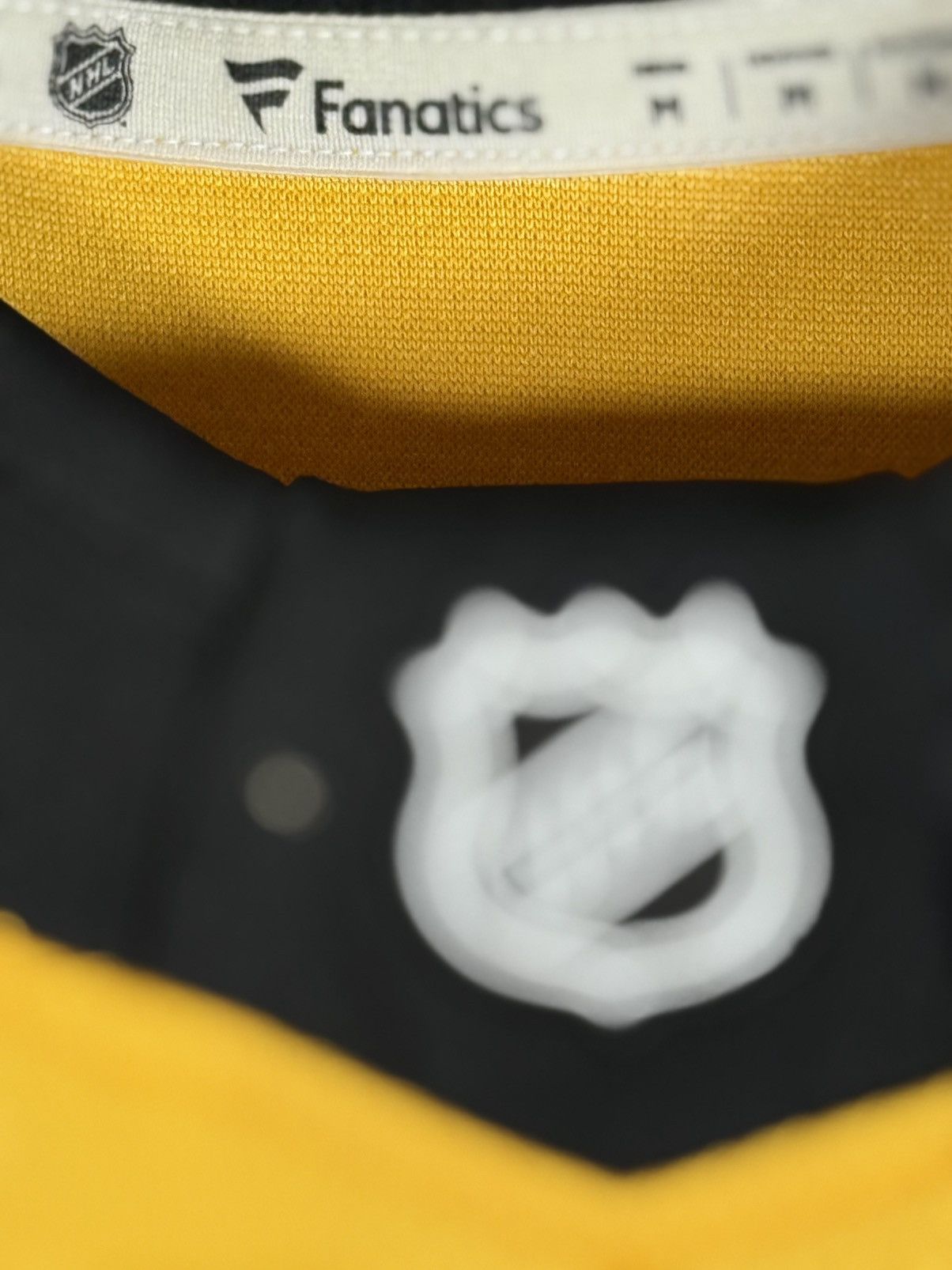 Other PITTSBURGH PENGUINS ALTERNATE GOLD ADIDAS HOCKEY JERSEY M Size US M / EU 48-50 / 2 - 5 Thumbnail