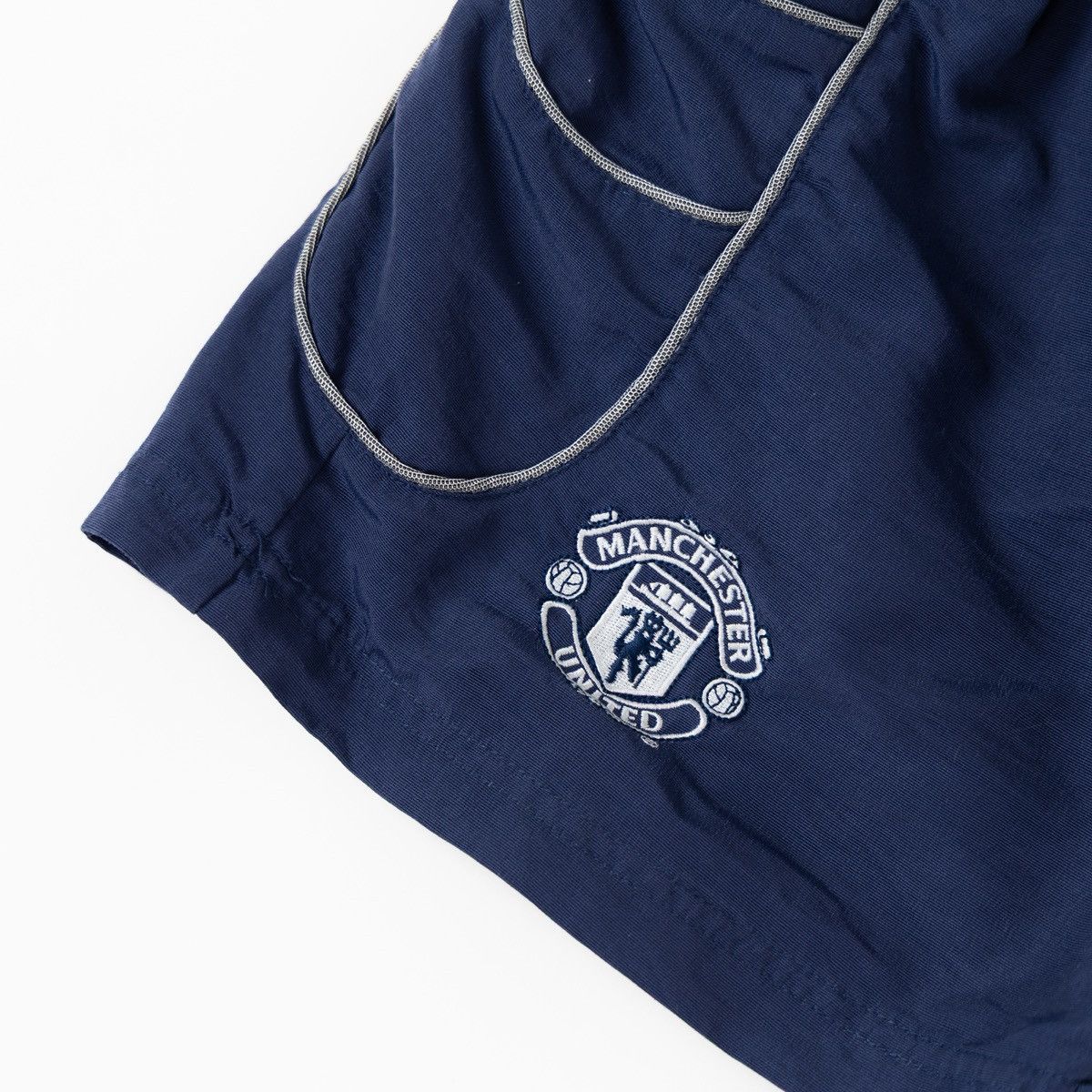 Umbro Umbro FC Manchester United Nylon Shorts Vintage 00s Soccer Size US 28 / EU 44 - 3 Thumbnail